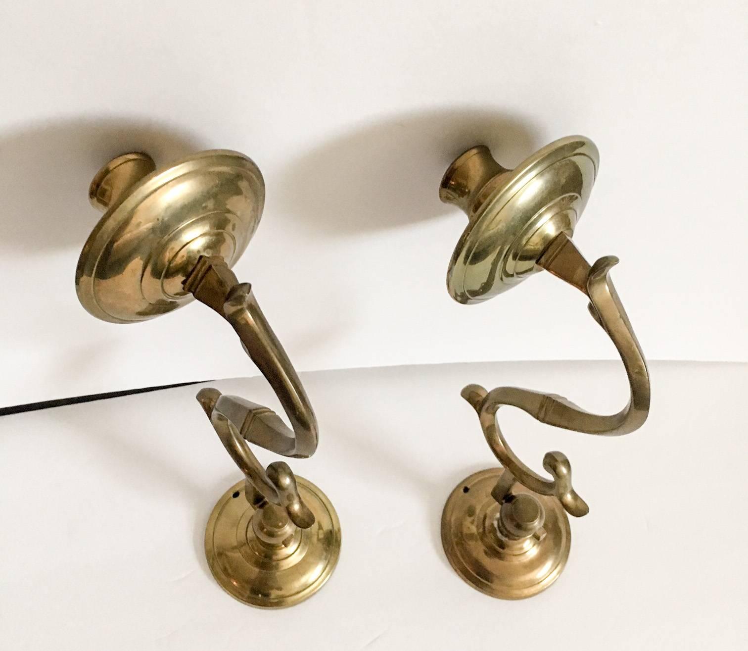 Handsome set of two Mottahedeh solid brass single arm colonial-style candle sconces with wall plates. Each arm hooks into the wall plates as shown. Wall plates attach to the wall with two brass screws, not included. Original Made in India stickers