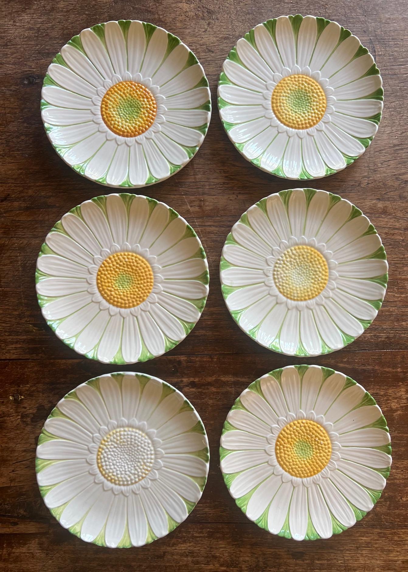 Set of six hand painted daisy plates made by Mottahedeh in Italy in the 1960's.

I have 2 sets of six available


Set 1