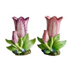 Vases tulipe en poterie rose de Mottahedeh:: reproduction d'originaux du 19e siècle