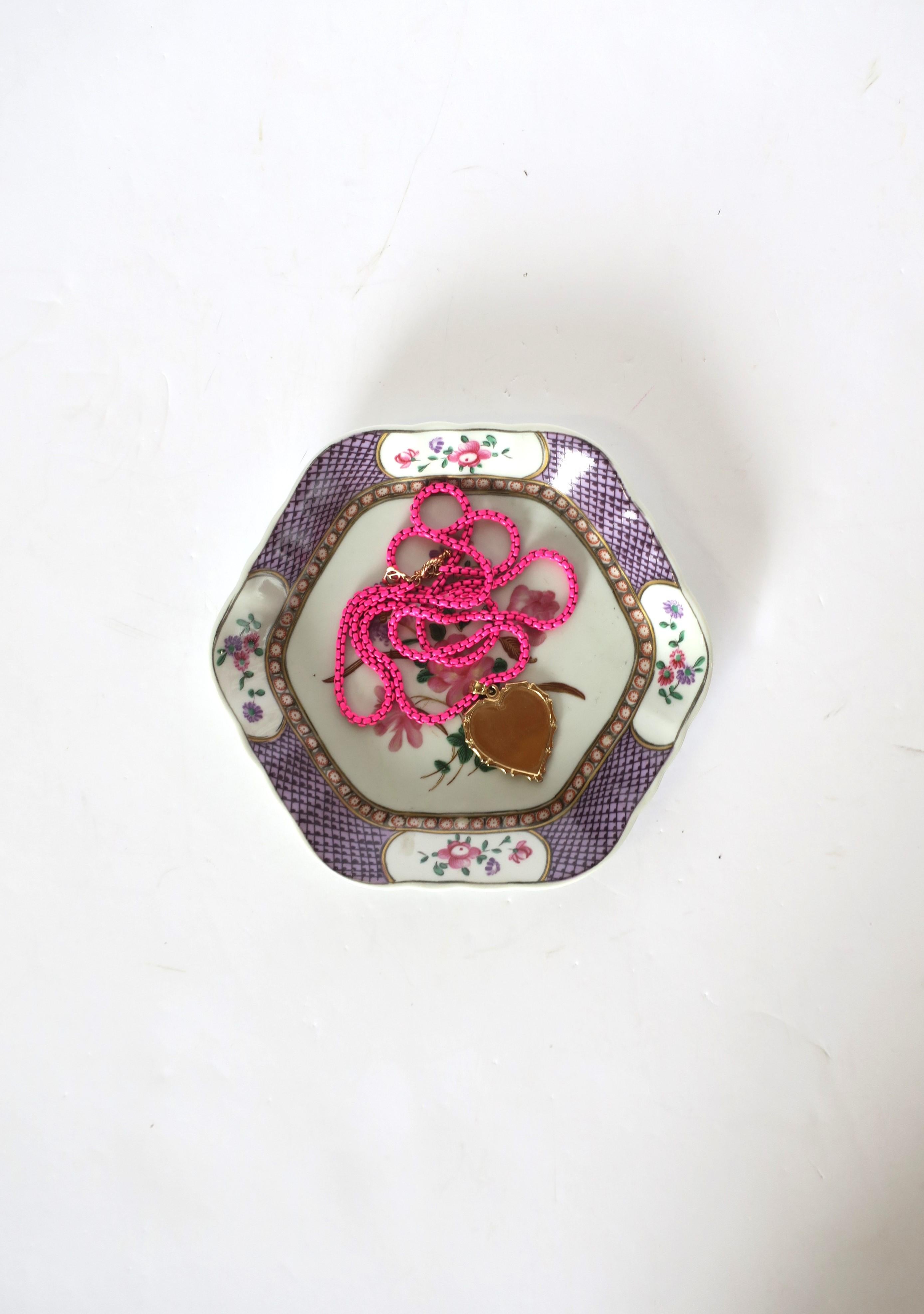 Portuguese Mottahedeh Rockefeller Collection Porcelain Purple and White Jewelry Dish For Sale