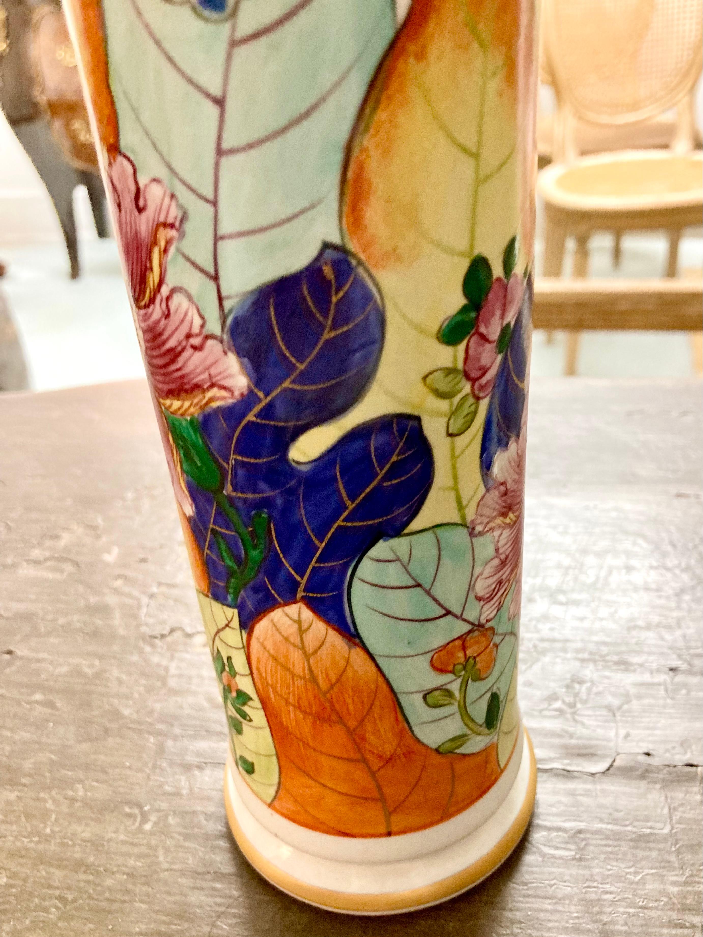 Paire de vases à feuilles de tabac de style Mottahedeh en vente 3