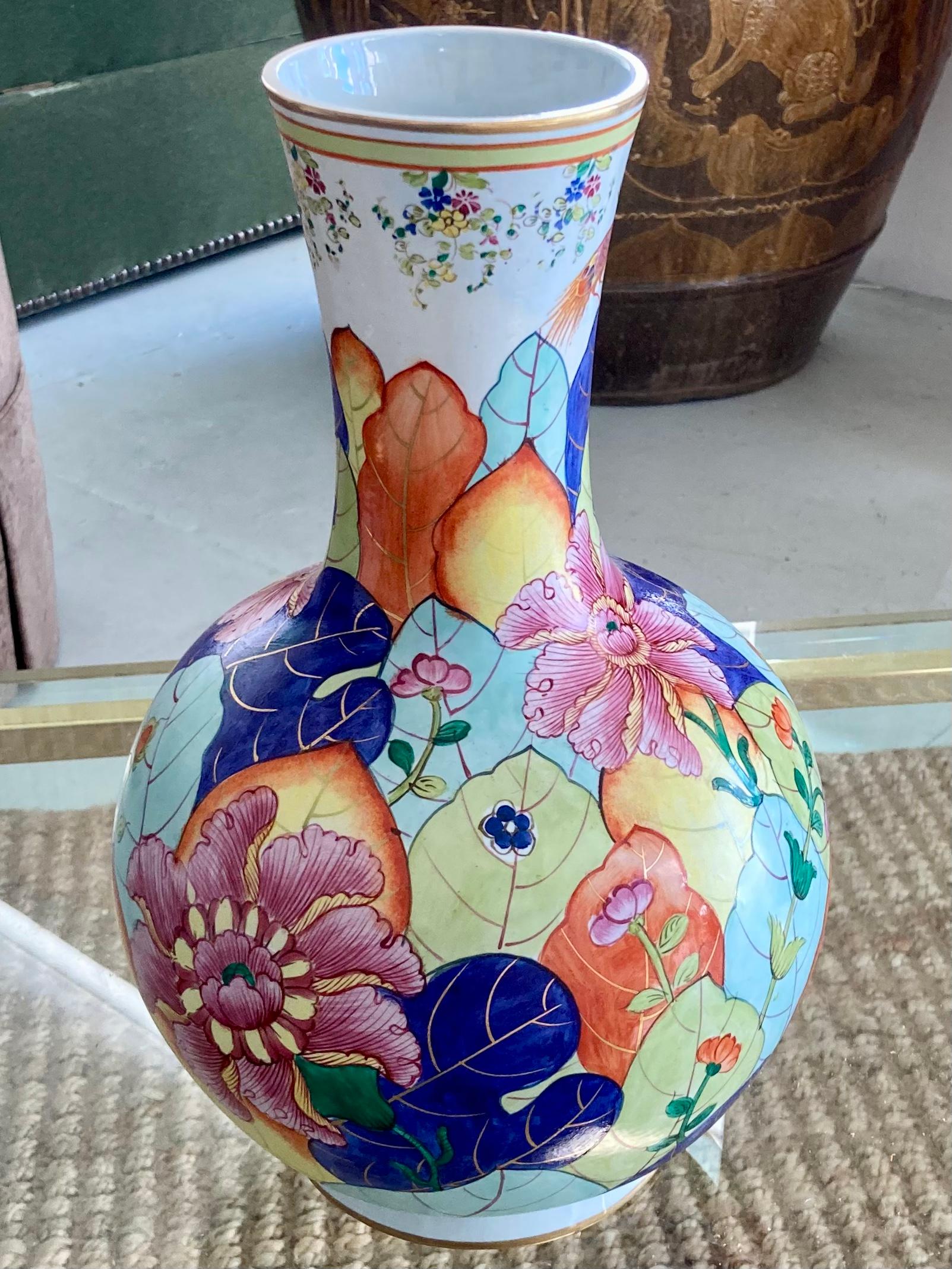 Mottahedeh Tabacco Leaf Vase In Good Condition In Los Angeles, CA