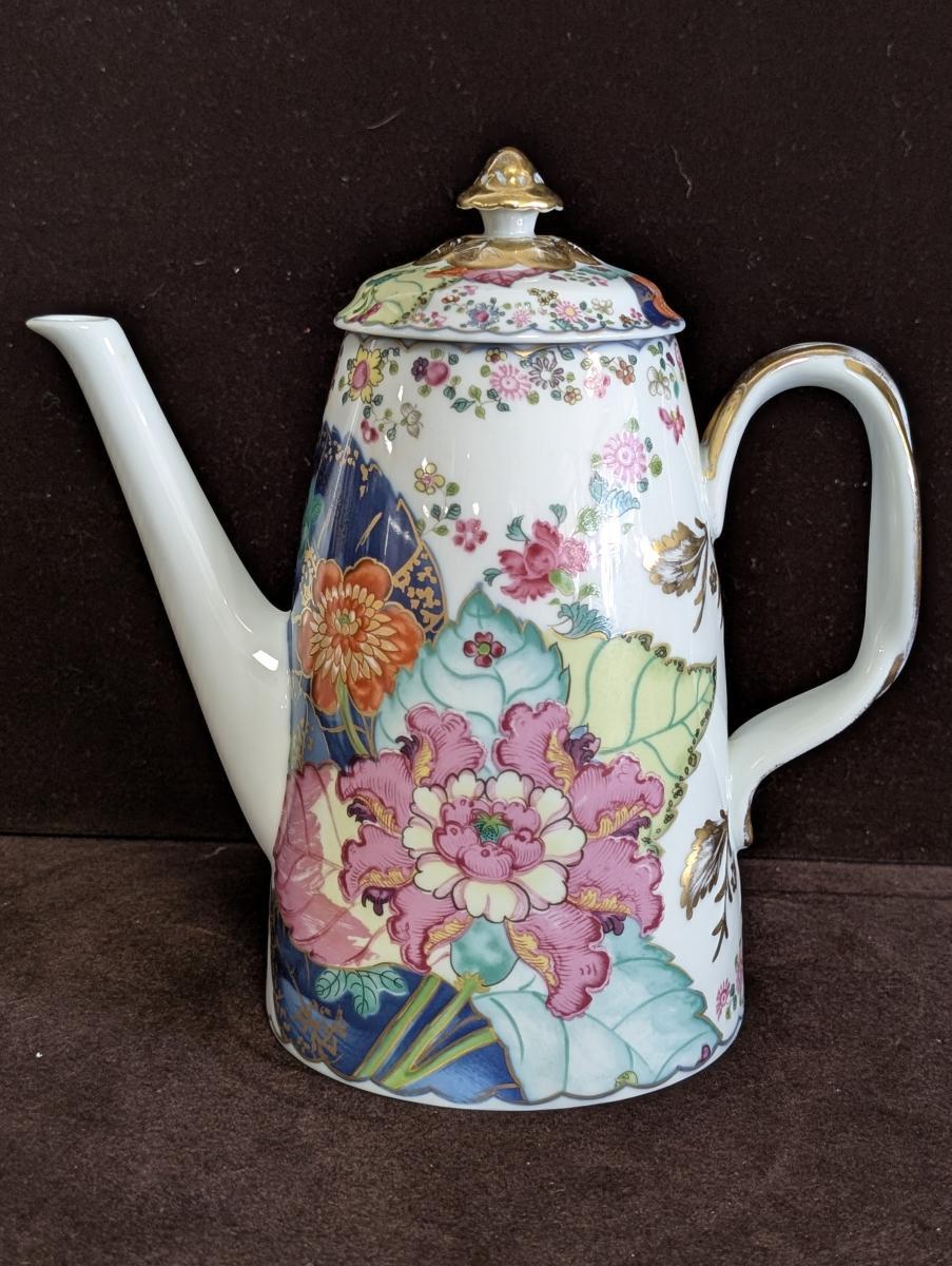 Chinoiserie Mottahedeh “Tobacco Leaf” Coffee Pot & Lid For Sale