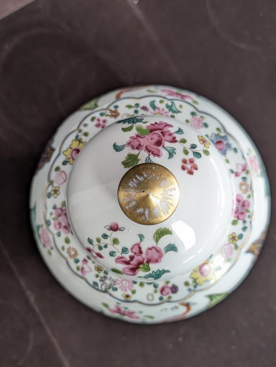 Mottahedeh “Tobacco Leaf” Large Ginger Jar & Lid In Good Condition For Sale In Oakwood, GA