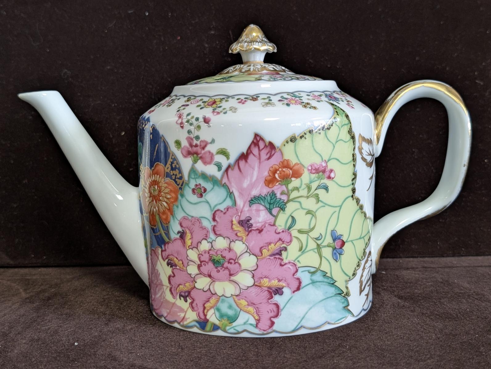 Chinoiserie Mottahedeh “Tobacco Leaf” Teapot & Lid For Sale