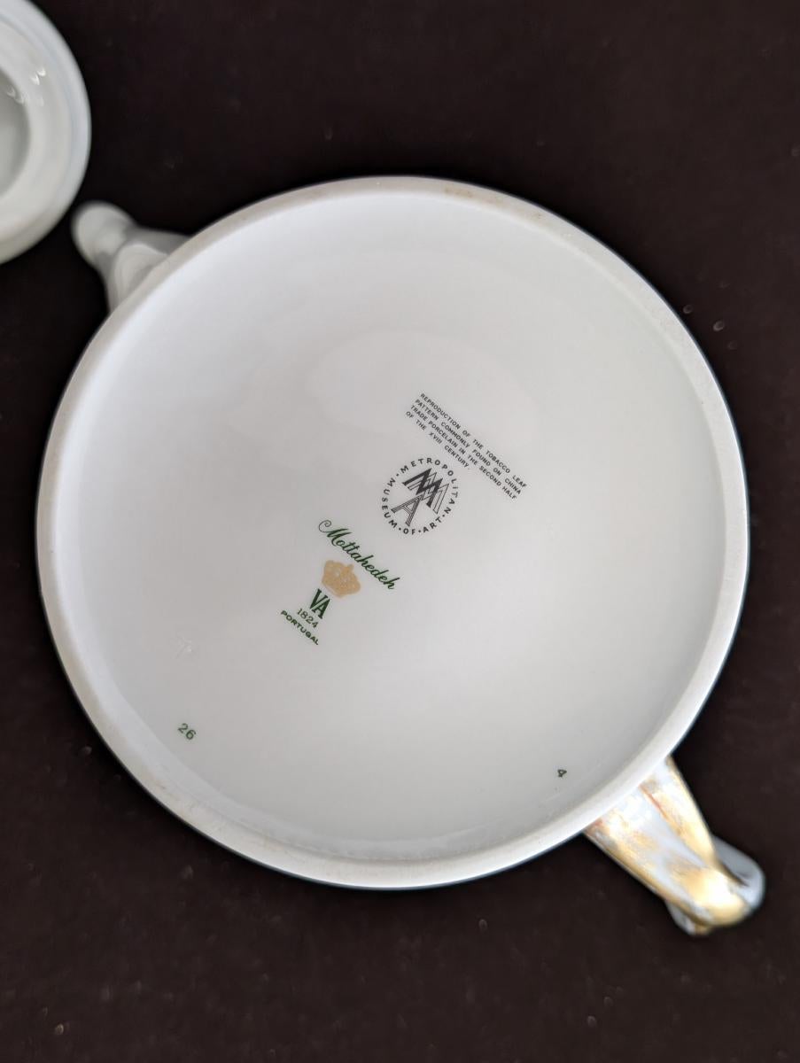 Mottahedeh “Tobacco Leaf” Teapot & Lid For Sale 1