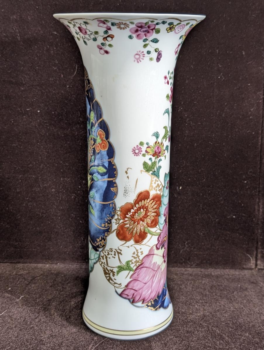 Chinoiserie Mottahedeh “Tobacco Leaf” Trumpet Vase For Sale