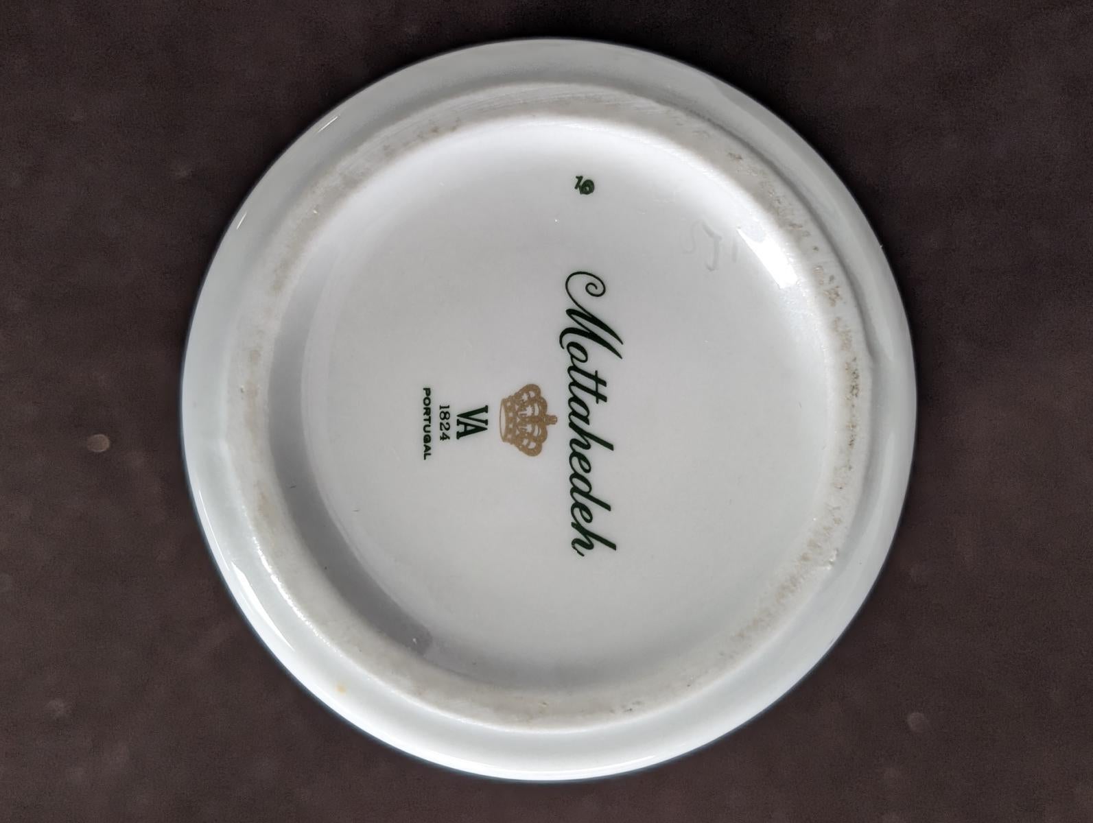 Porcelain Mottahedeh “Tobacco Leaf” Trumpet Vase For Sale