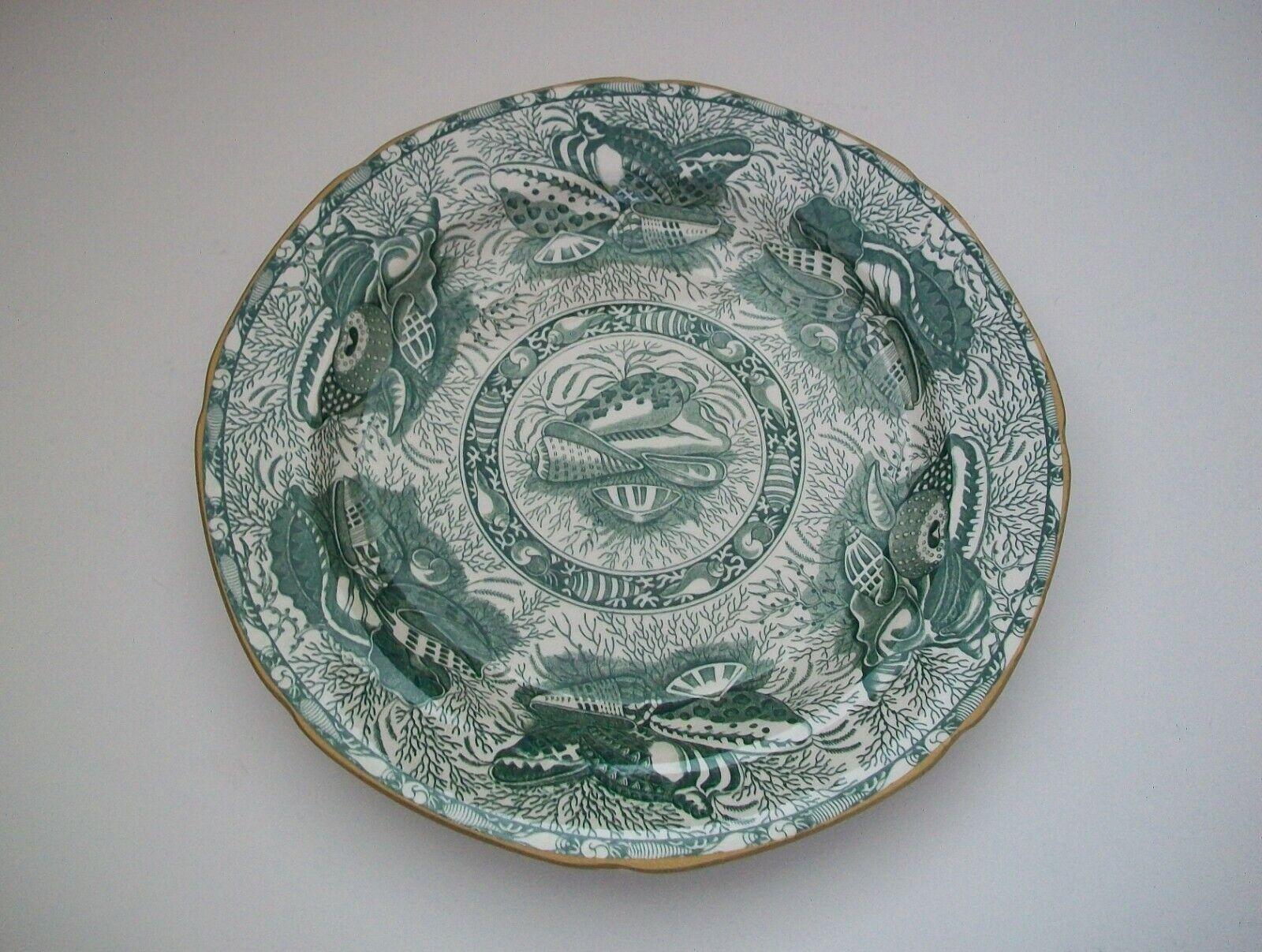 MOTTAHEDEH, Torquay, 4 Green Transfer Decorated Dinner Plates, Circa 1990's In Good Condition In Chatham, ON