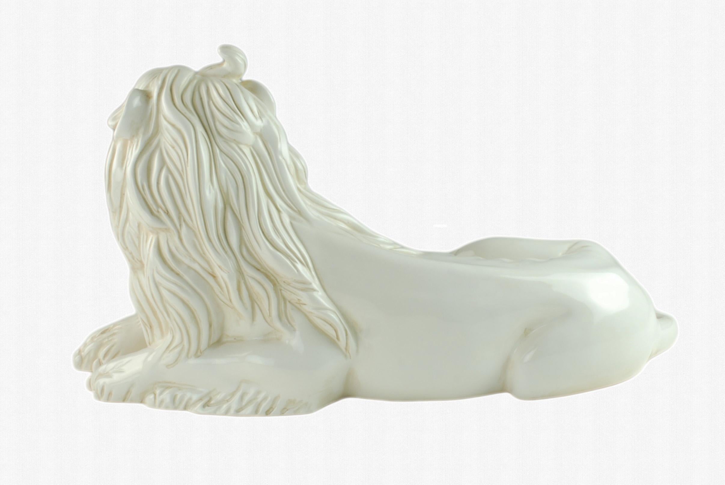 Mottahedeh White Glazed Majolica Recumbent Lion Figure after Kaendler In Good Condition For Sale In Cincinnati, OH