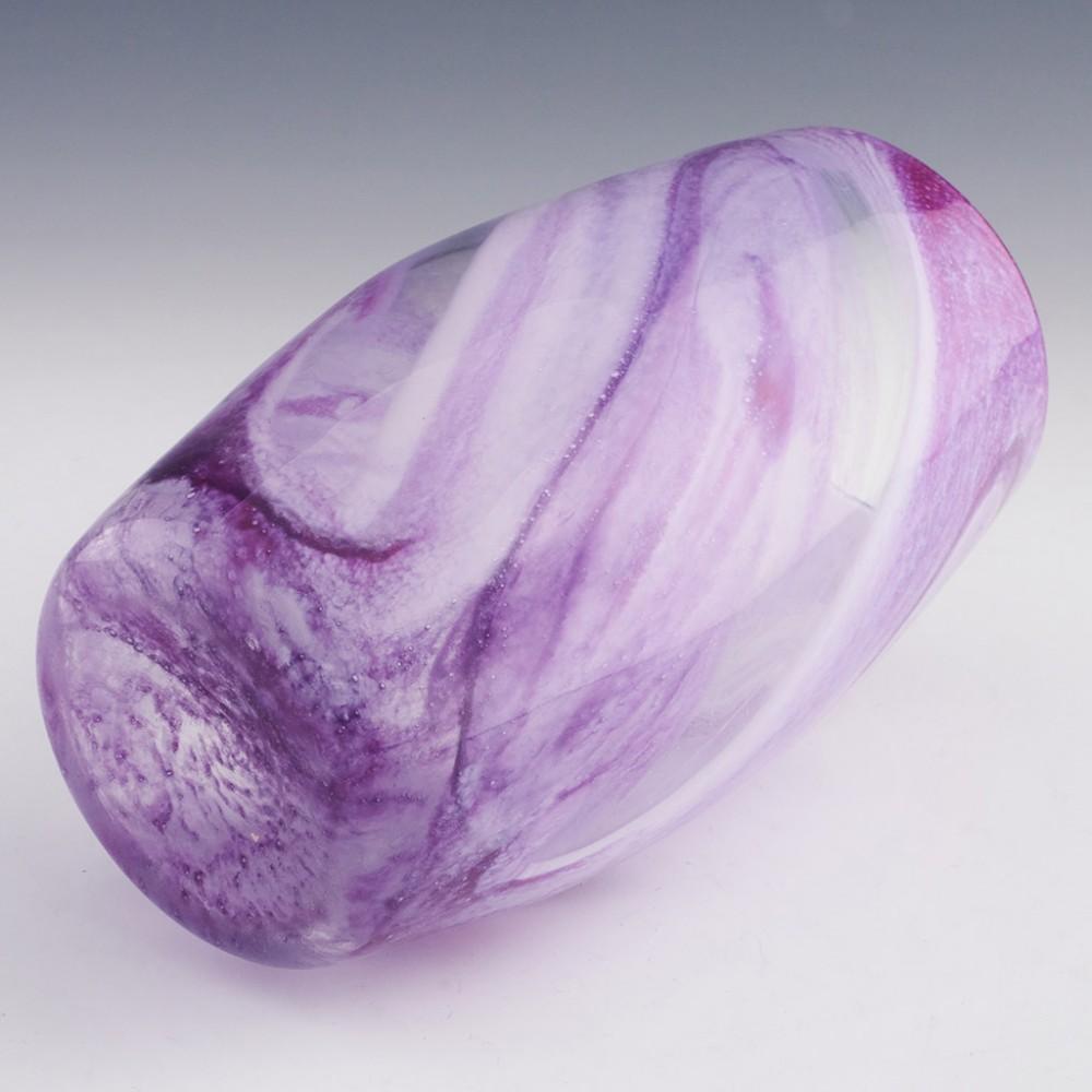 Britannique Vase en rotin gris-violet tacheté vers 1930 en vente