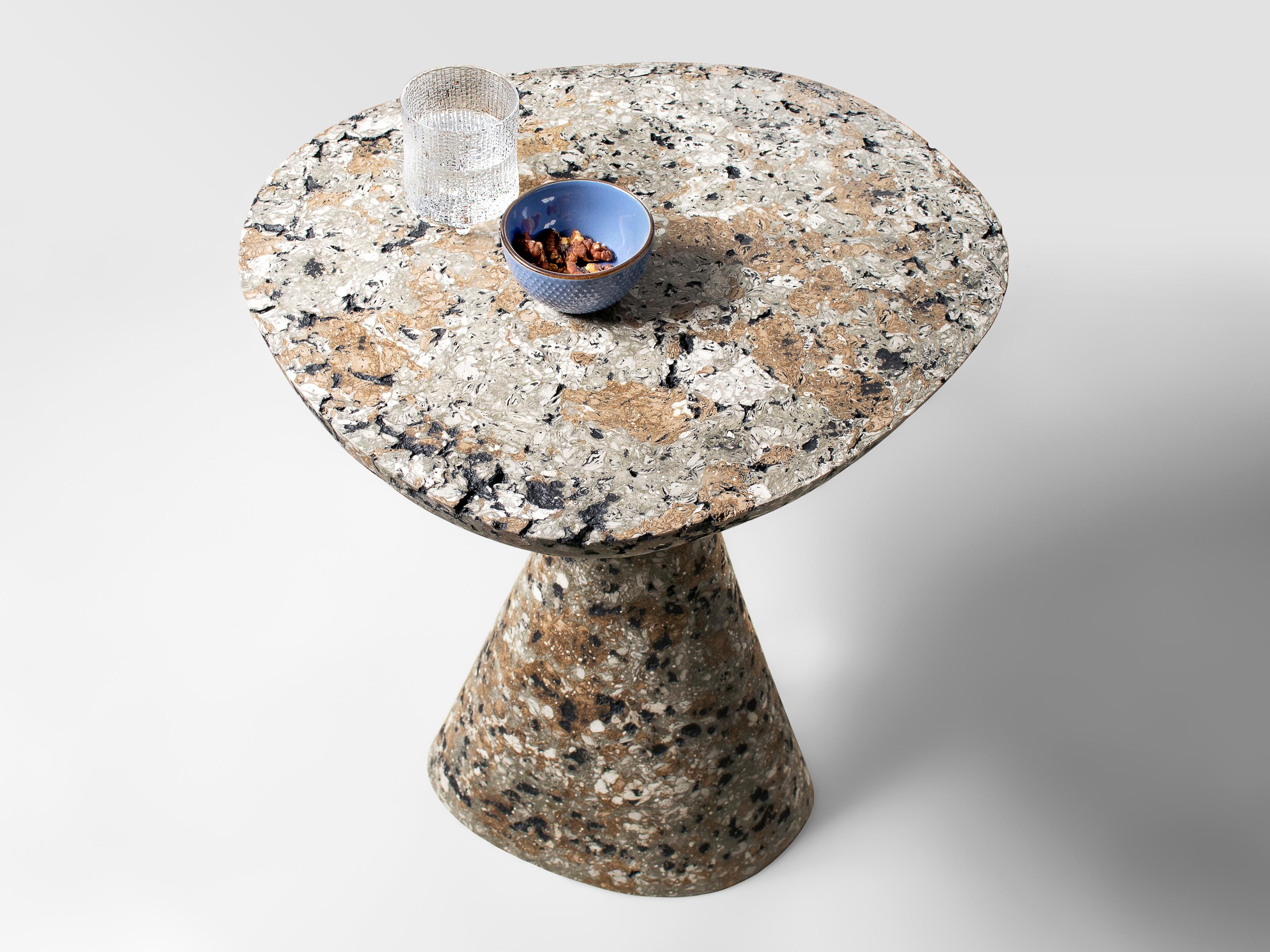Mottled Side Table by Donatas Zukauskas In New Condition For Sale In Geneve, CH