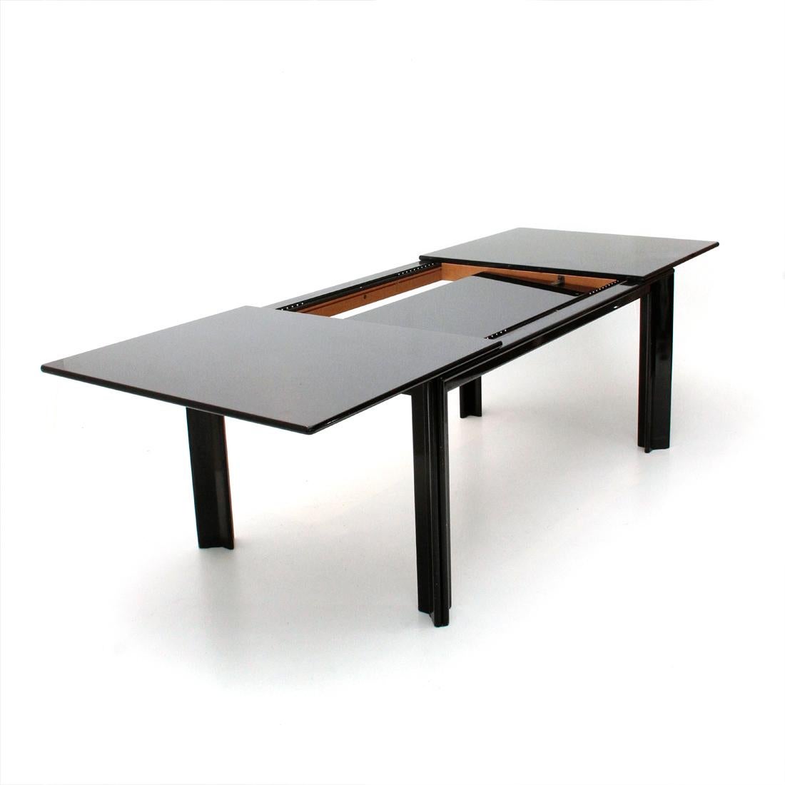 Black Mou lacquered table designed by Tobia Scarpa and produced by Molteni in the 1970s.
Top in black extendable lacquered wood with a rectangular shape and rounded corners.
Rectangular legs in lacquered wood.
Good general conditions, some signs