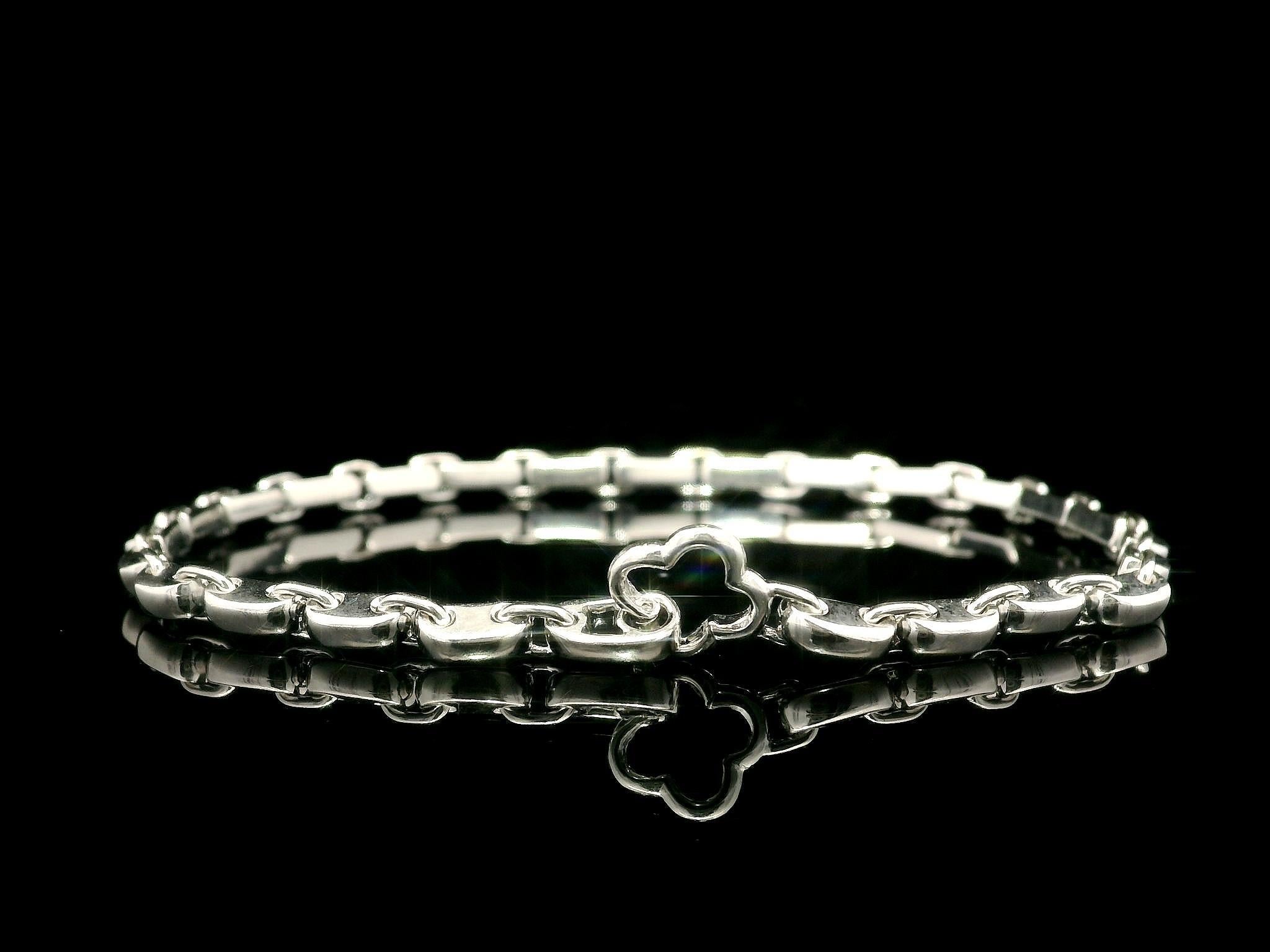 Donna Mouawad Bracciale A Link in oro bianco 18k lucido con chiusura a quadrifoglio in vendita