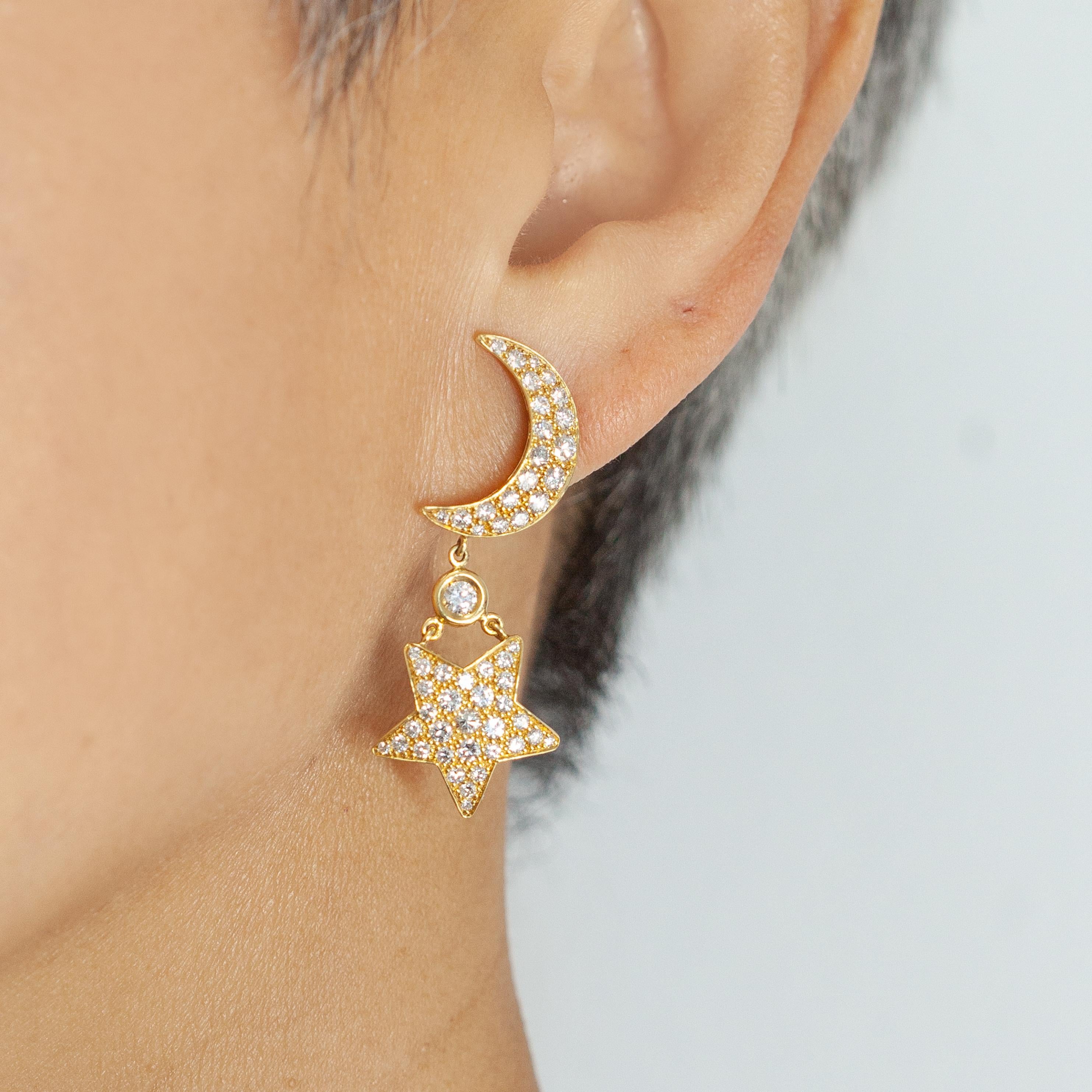 Mouawad 18K Yellow Gold Diamond Crescent moon and Star Drop Earrings im Zustand „Hervorragend“ im Angebot in New York, NY
