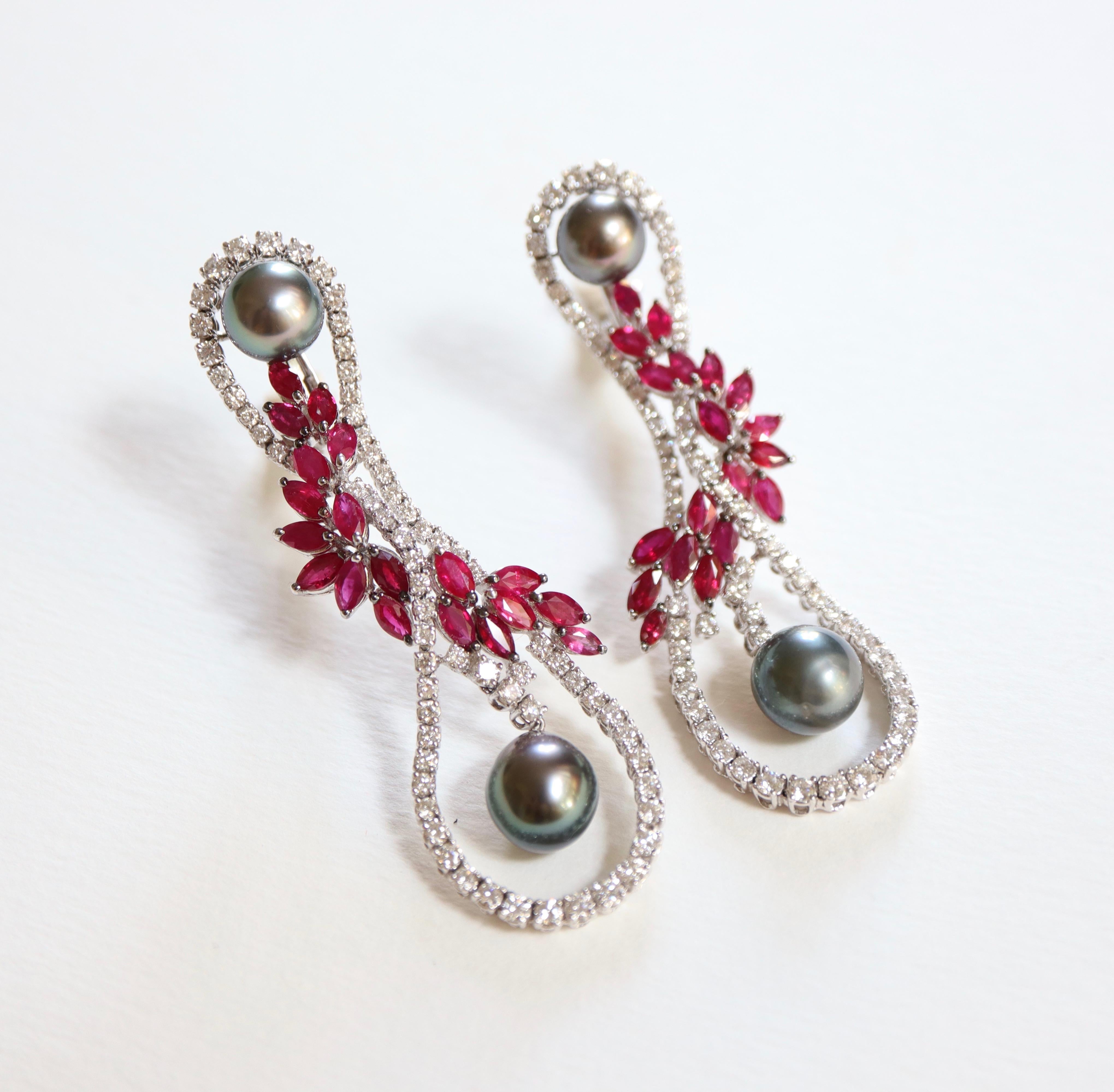 Taille brillant Boucles d'oreilles pendantes Mouawad en diamants de 6 carats et rubis de 11 carats en vente