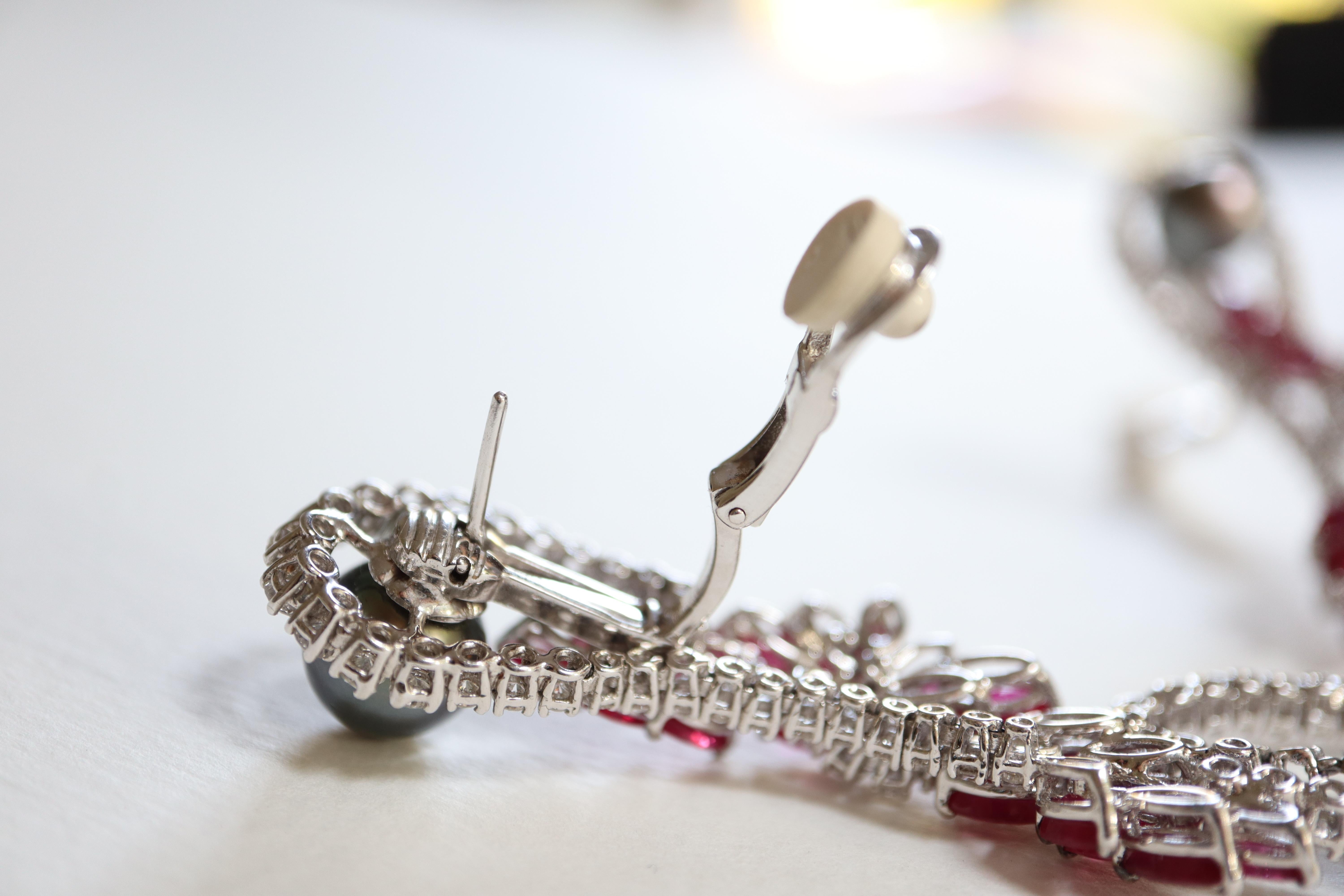 Boucles d'oreilles pendantes Mouawad en diamants de 6 carats et rubis de 11 carats en vente 2