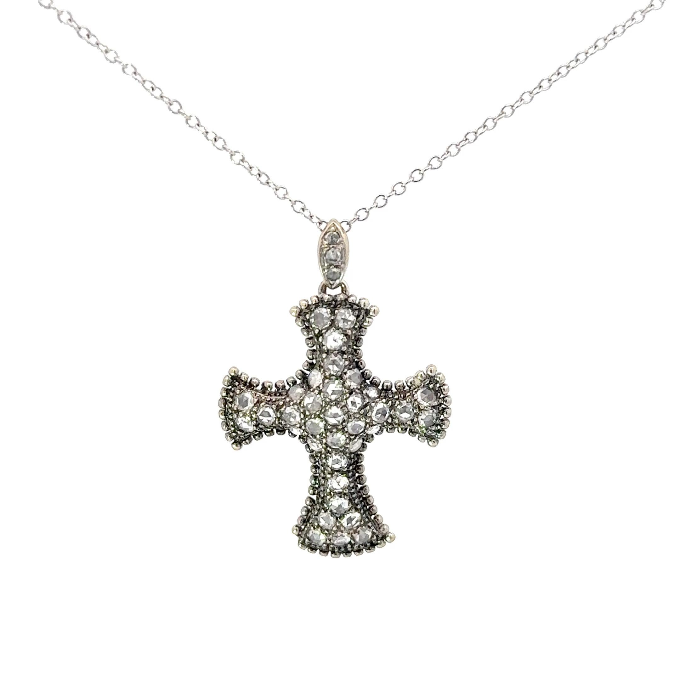 Mouawad Pendentif croix en or blanc 18 carats et diamants Excellent état - En vente à Dallas, TX