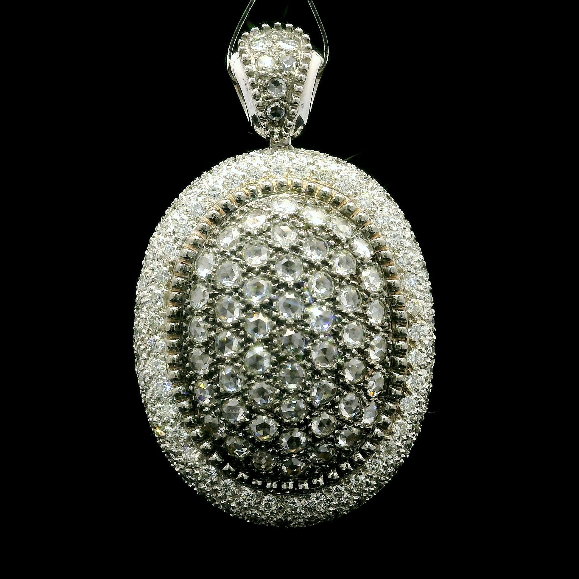 Mouawad Rosette Pendentif médaillon en or blanc 18 carats avec diamants taille rose de 5 carats Excellent état - En vente à Montclair, NJ