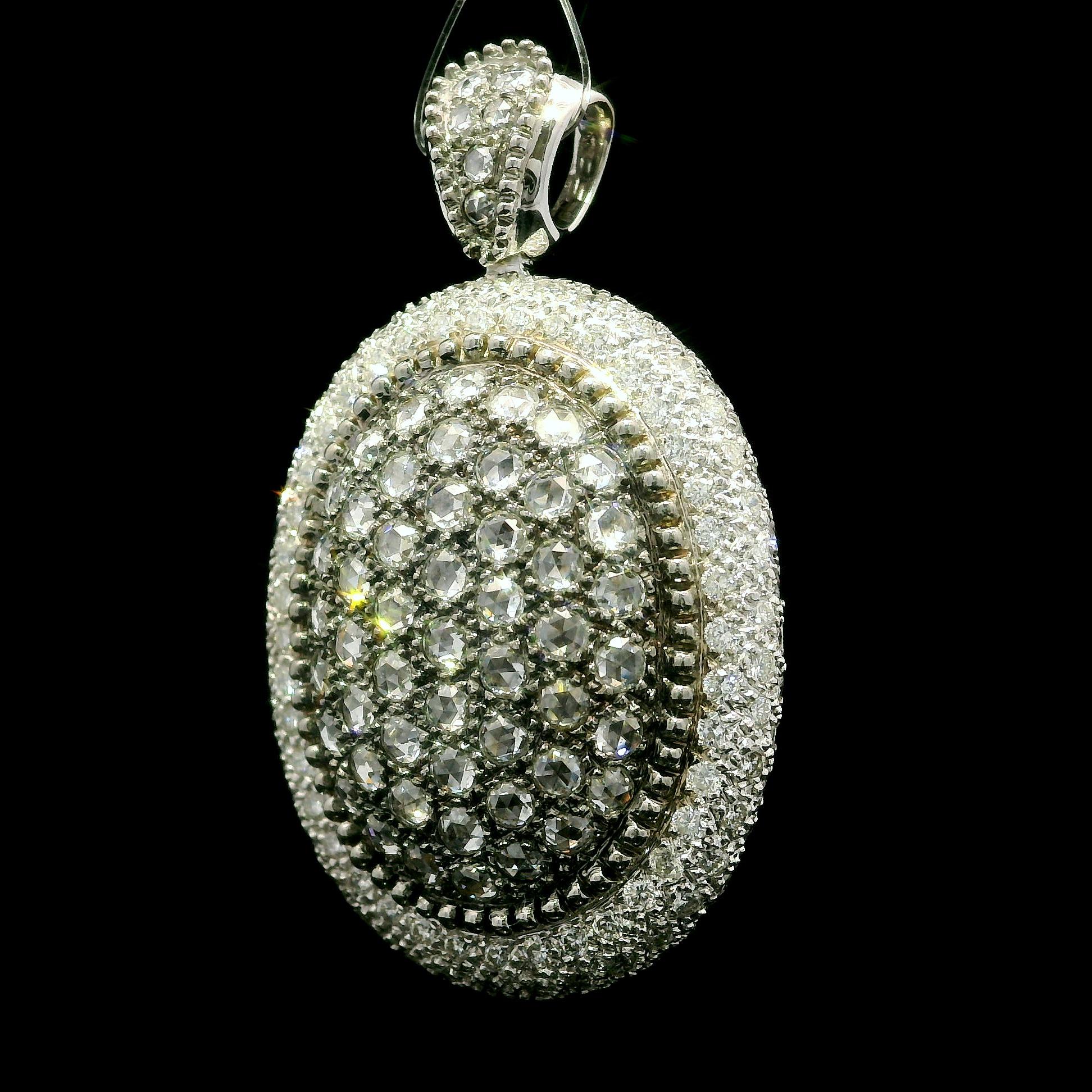 Mouawad Rosette Pendentif médaillon en or blanc 18 carats avec diamants taille rose de 5 carats en vente 1