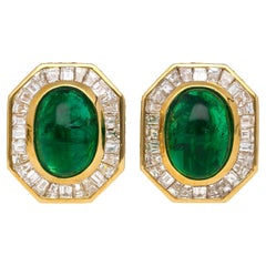 Mouawad Signierte lebhafte grüne Smaragde & Diamant-Halo-Ohrclips aus 18 Karat Gold