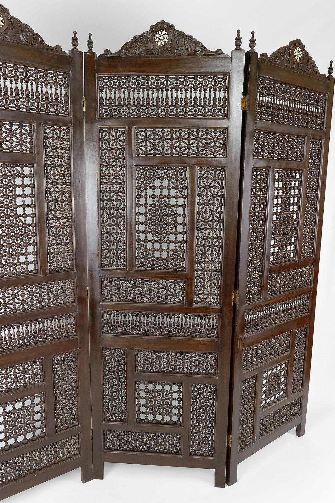 Moucharabieh folding screen / room divider / paravent, Egypt, 19th Century In Good Condition In VÉZELAY, FR