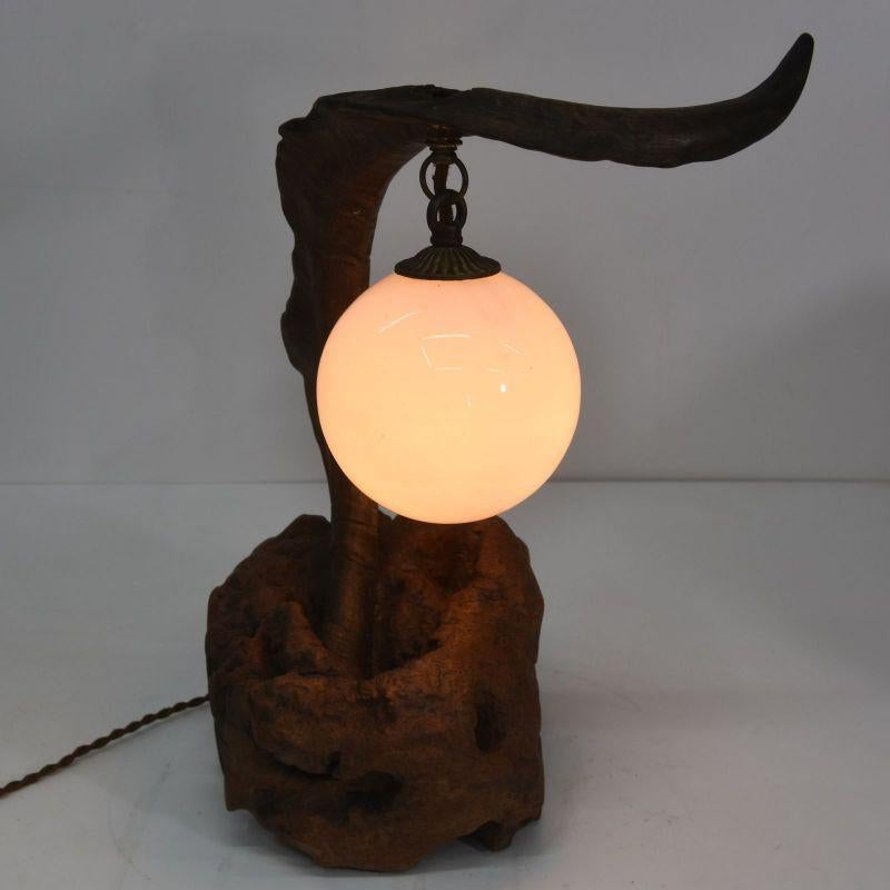 Hunting lamp with mouflon horn, height 42 cm for a width of 30 cm and a depth of 25 cm.

Additional information: 
Material: Horn
Style: 1940s to 1960s.