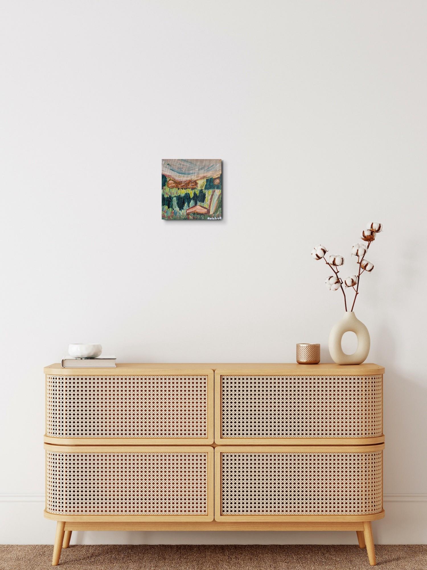 Questo dipinto a olio semi-astratto di piccolo formato Nature Hides Home dell'artista francese Natalya Mougenot evoca la tranquilla ambiguità della natura.

Misurando solo 20 x 20 cm, questa tela intima attira lo spettatore in un terreno emotivo