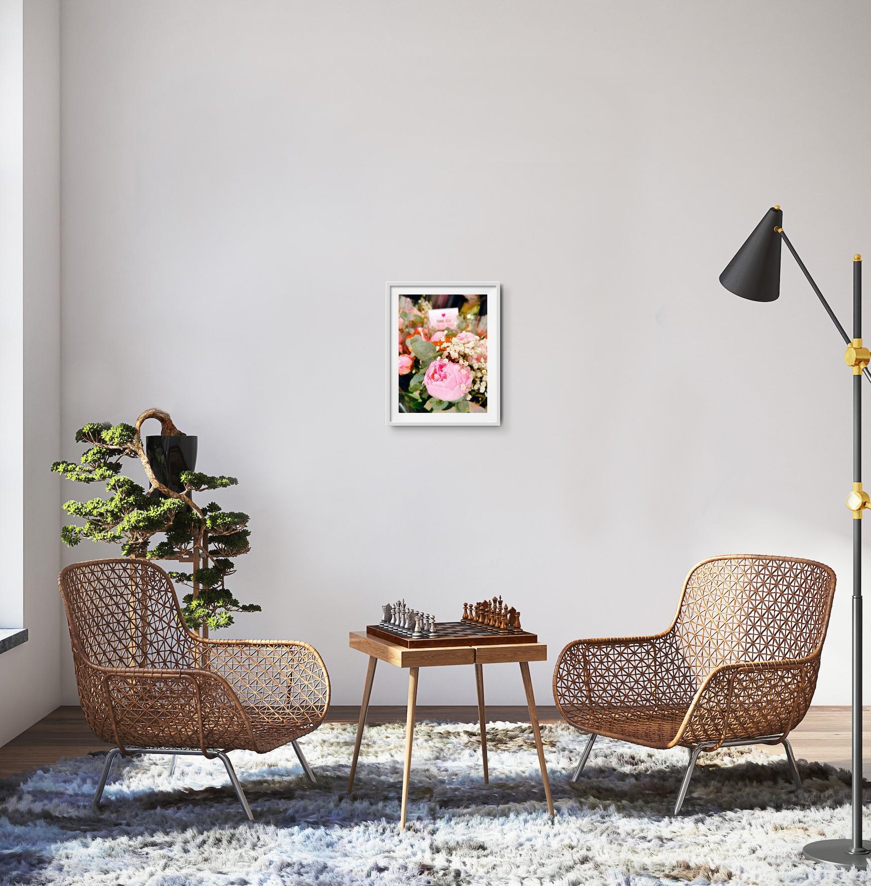 Bouquet de fleurs, photographie d'art moderne, édition limitée 2025 - Photoréalisme Photograph par Mougenot Natalya