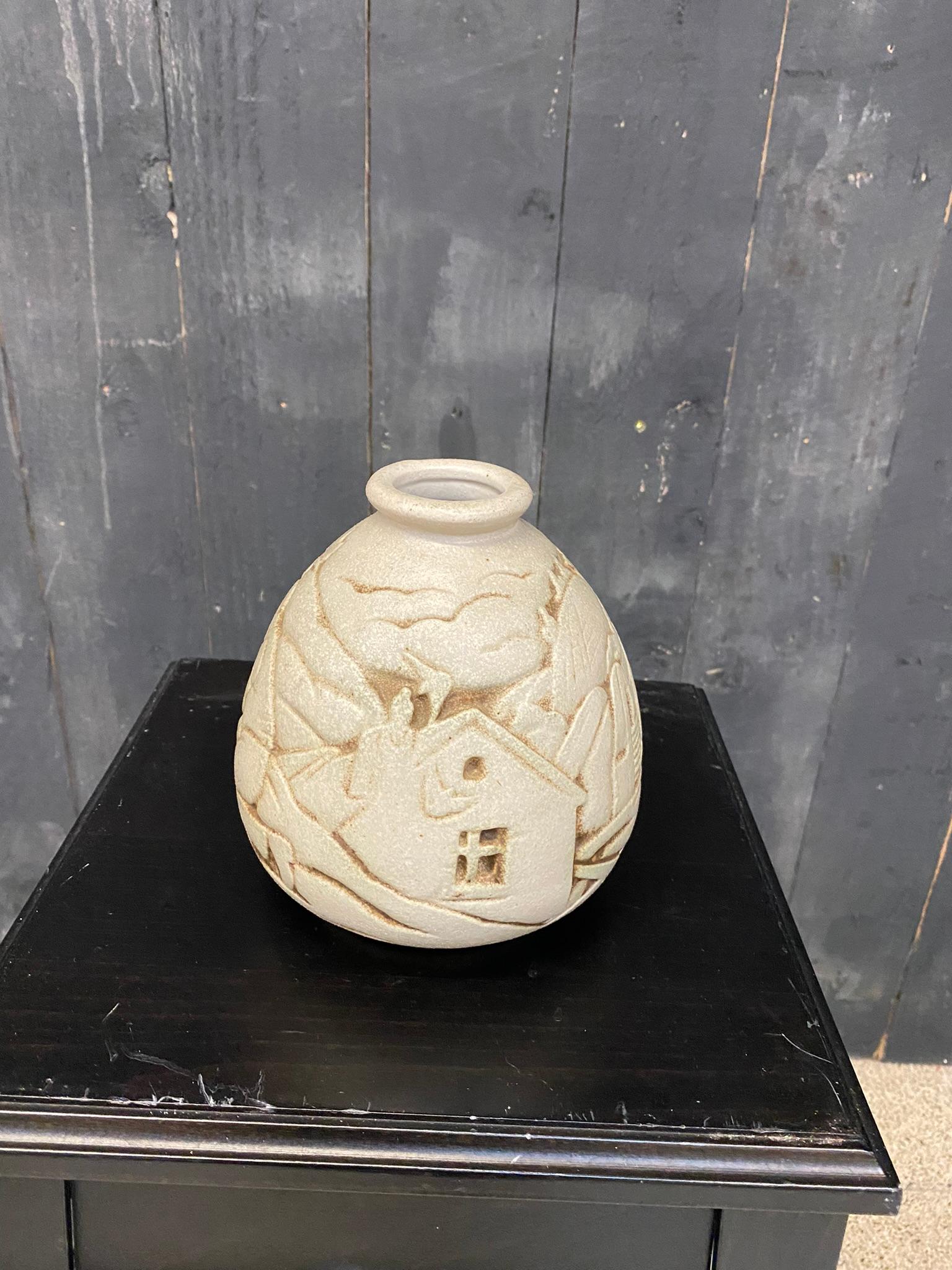 Memories of Luneville Faincerie
Signed LEGRAND Model 217 J ceramic vase with and industrial design.