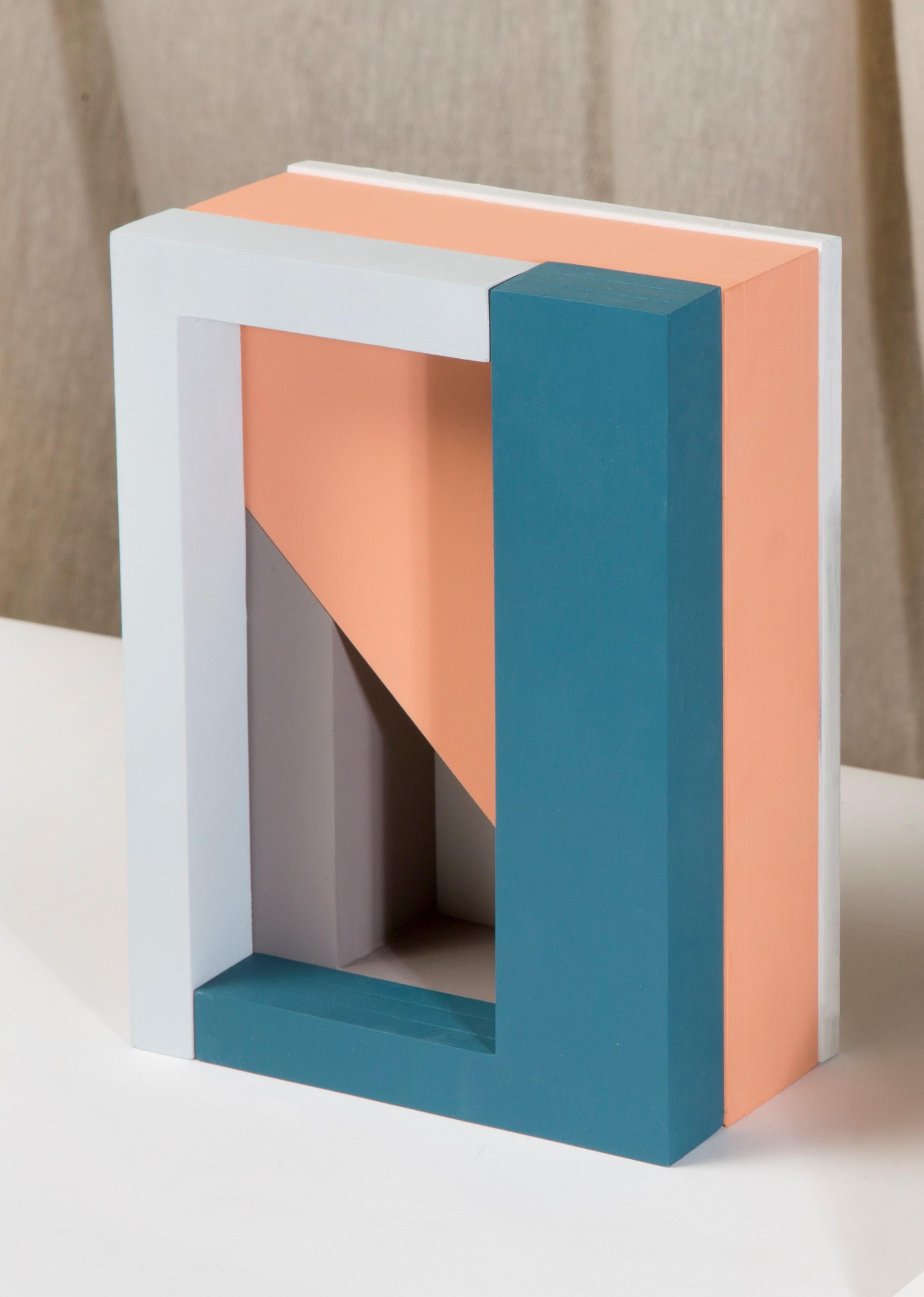 Moule pour serre-livres de Theodora Alfredsdottir
Pièce unique
Matériaux : MDF
Dimensions : 19 x 22 x 10 cm

Theodora Alfredsdottir est un studio de conception de produits basé à Londres. 
Theodora est une designer de produits islandaise. Elle est