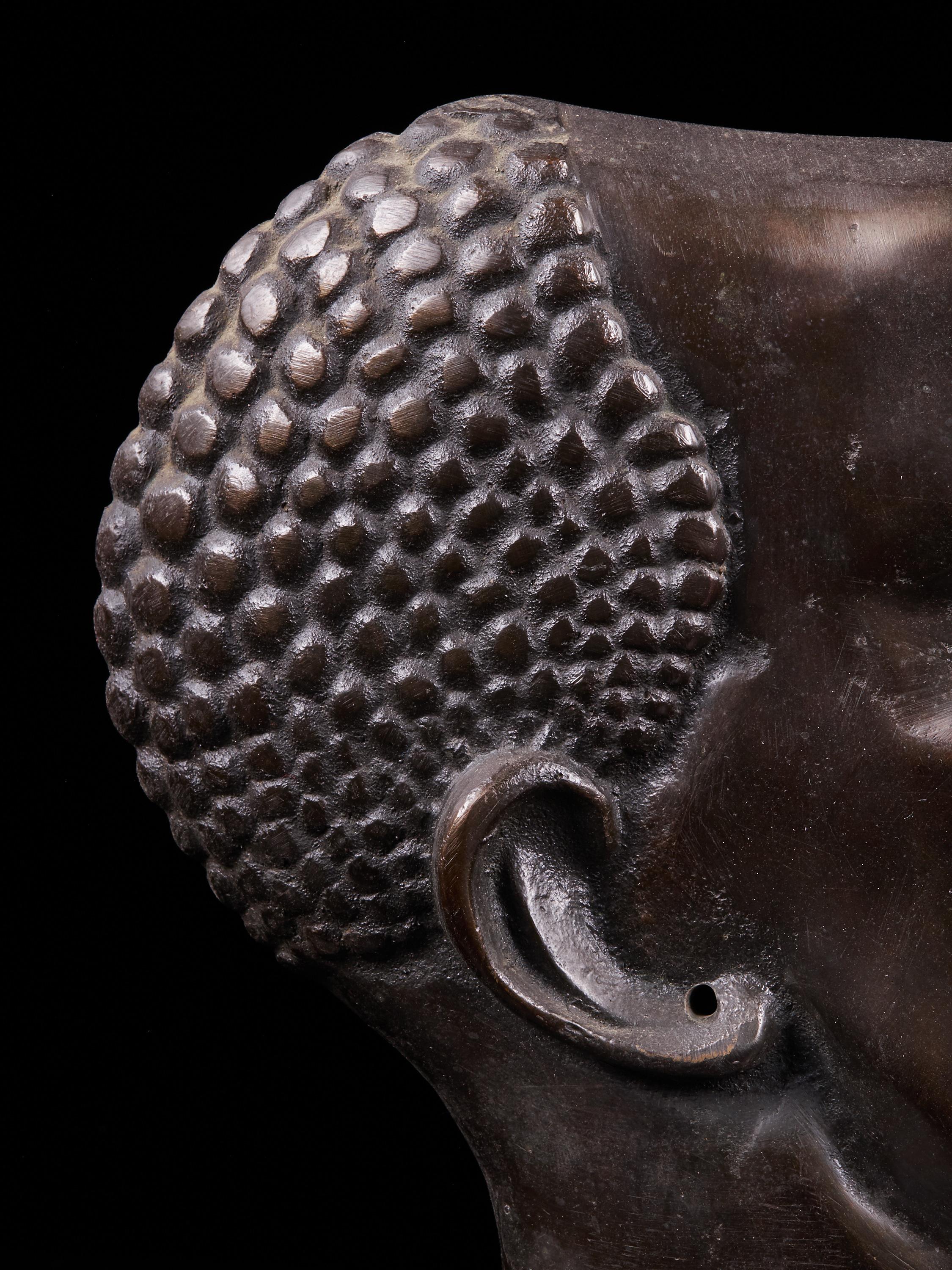 Moulded Copper Alloy Head of an African Figure with a Stone Base In Good Condition In Leuven , BE