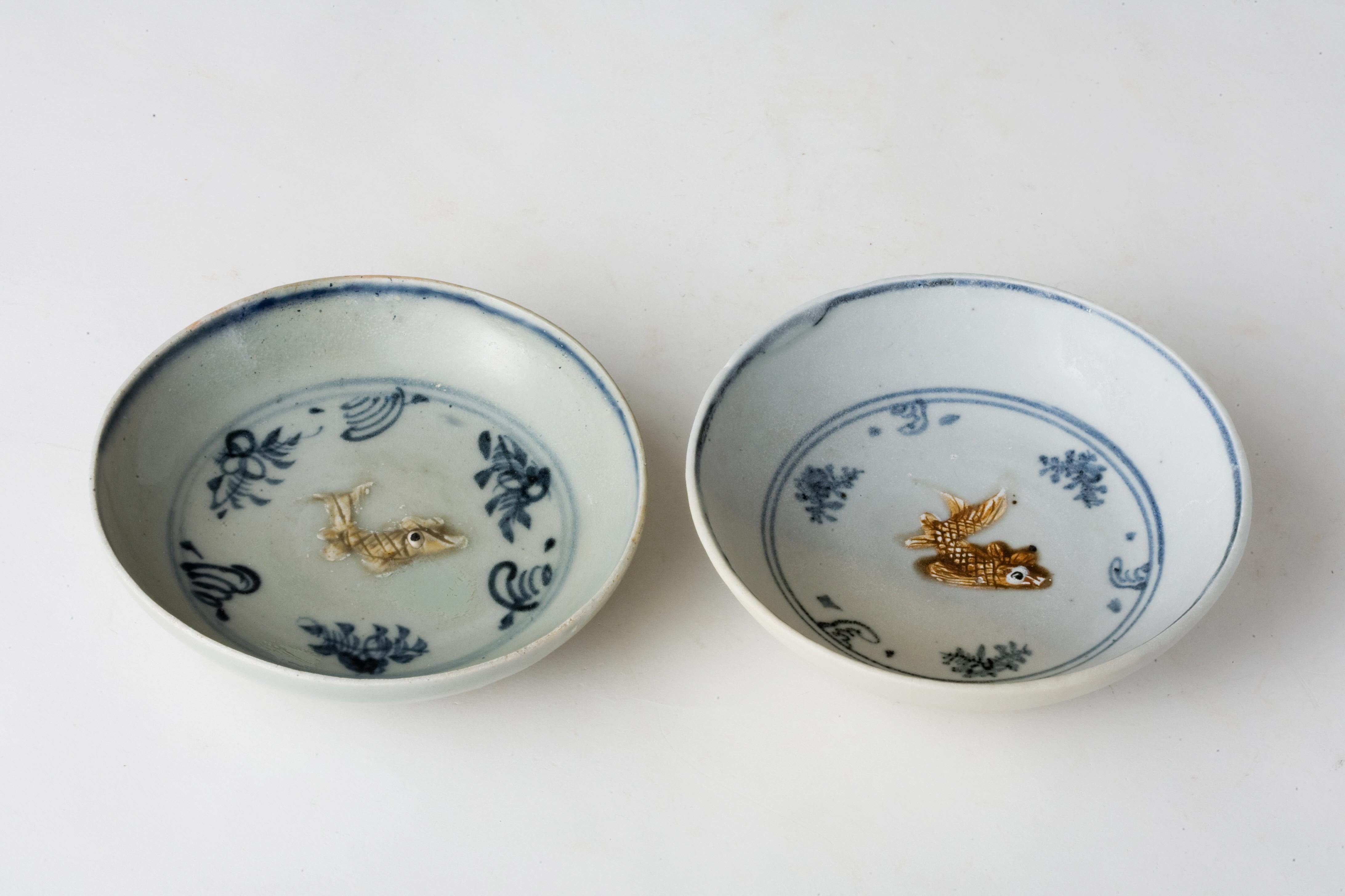 Glazed Moulded Goldfish Blue and White Dishes, Ming Dynasty For Sale