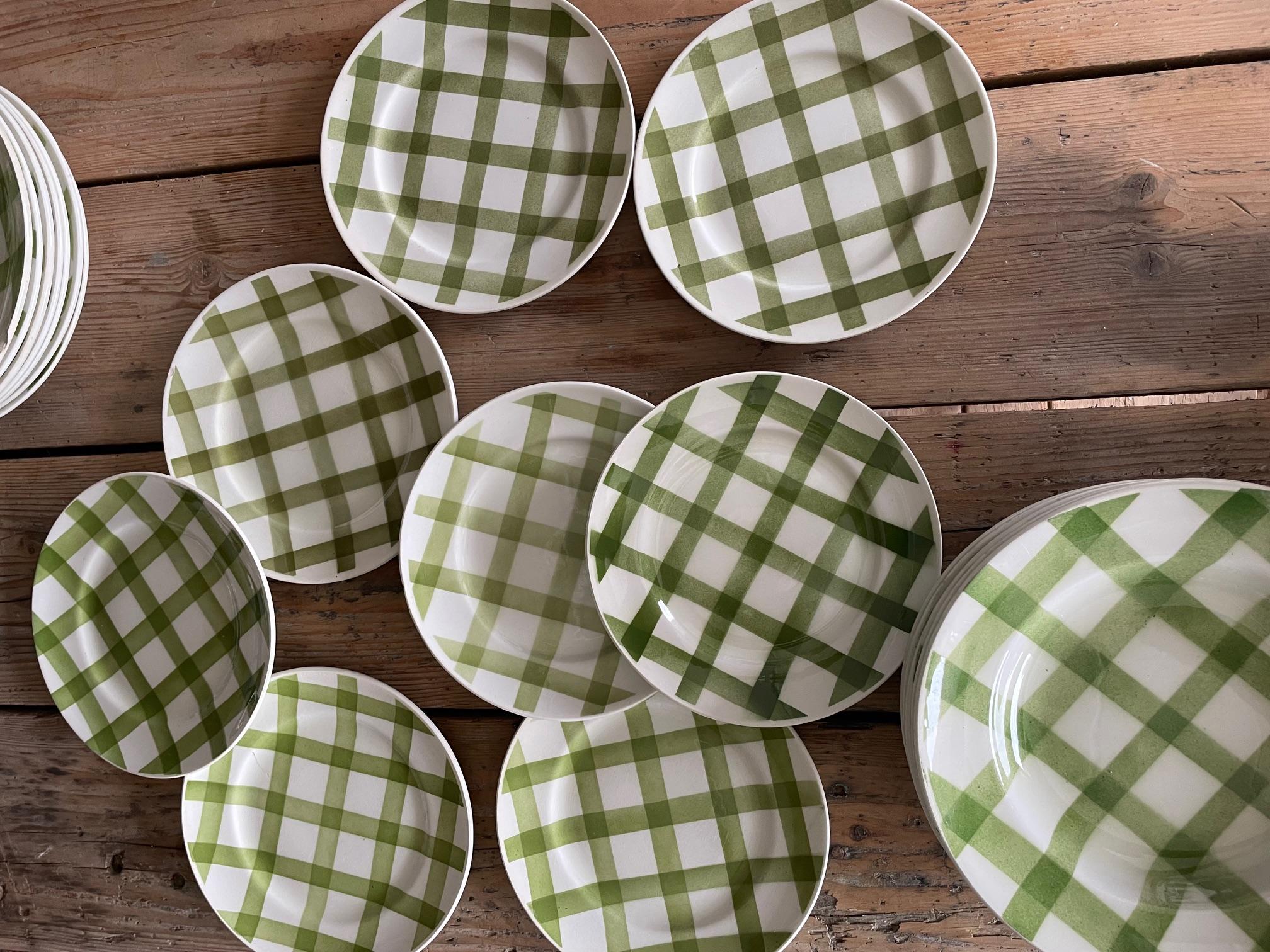 Moulin des Loups green tablecloth dinner service In Good Condition For Sale In Nivelles, BE