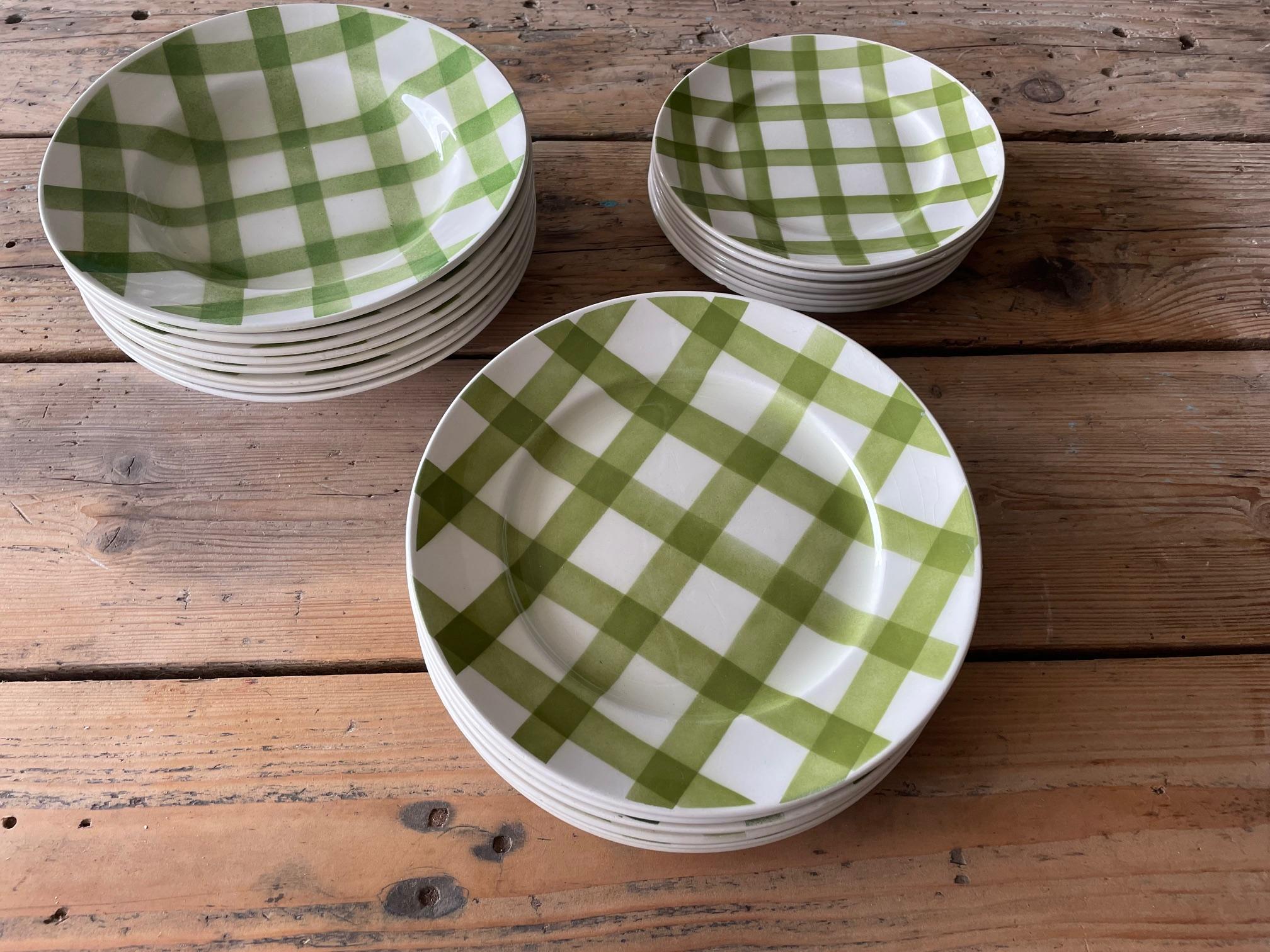 Moulin des Loups green tablecloth dinner service For Sale 1