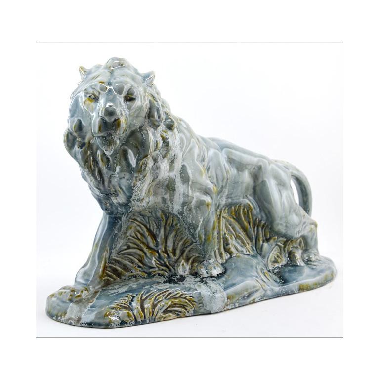 French Art Deco lion statue by Moulin-des-Loups (Orchies), France, circa 1940. Ceramic sculpture. Spectacular and unusual glaze. Measures: Height 11