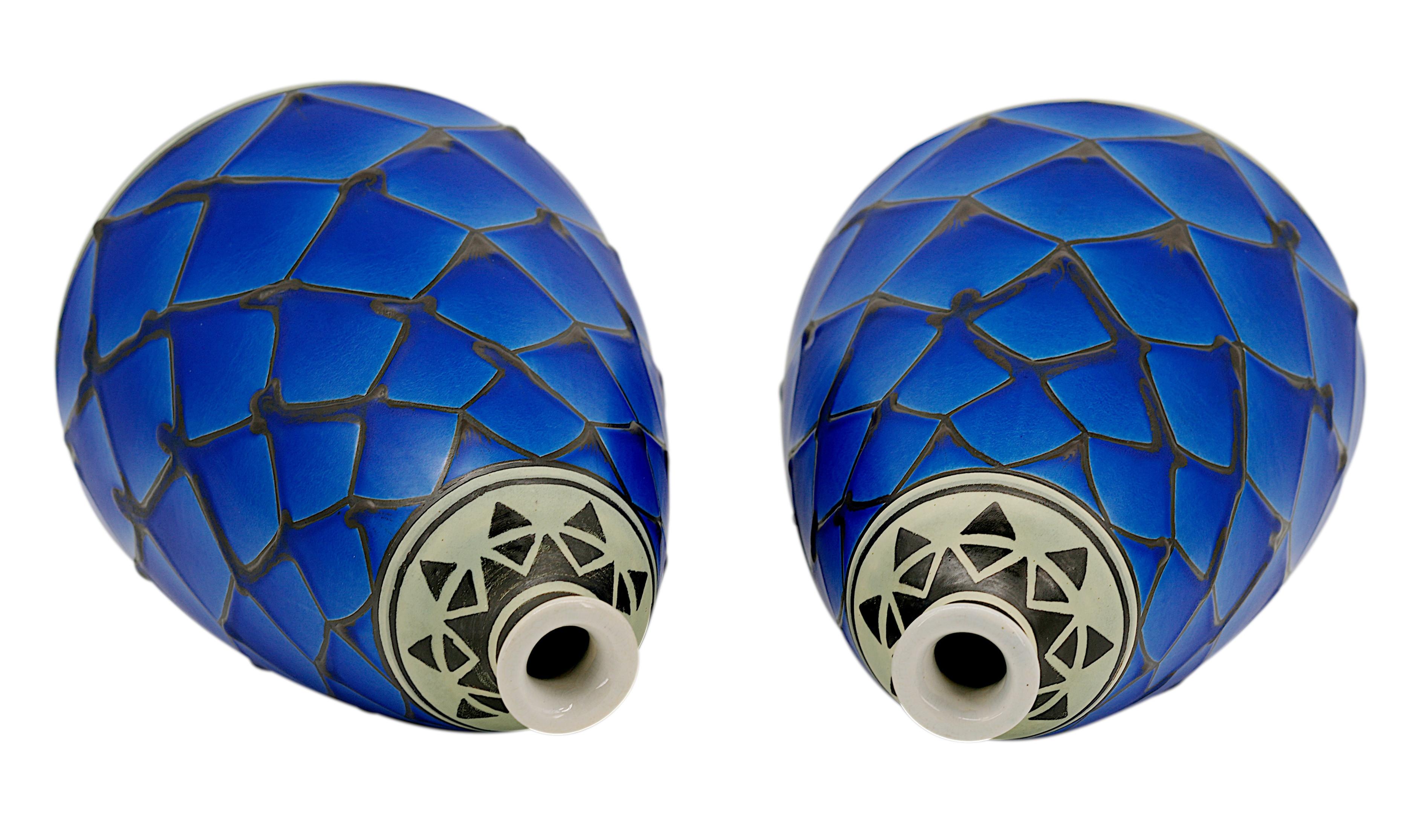 Art déco Moulin-des-Loups, Orchies, Paire de vases en céramique Art Déco français 1920 en vente