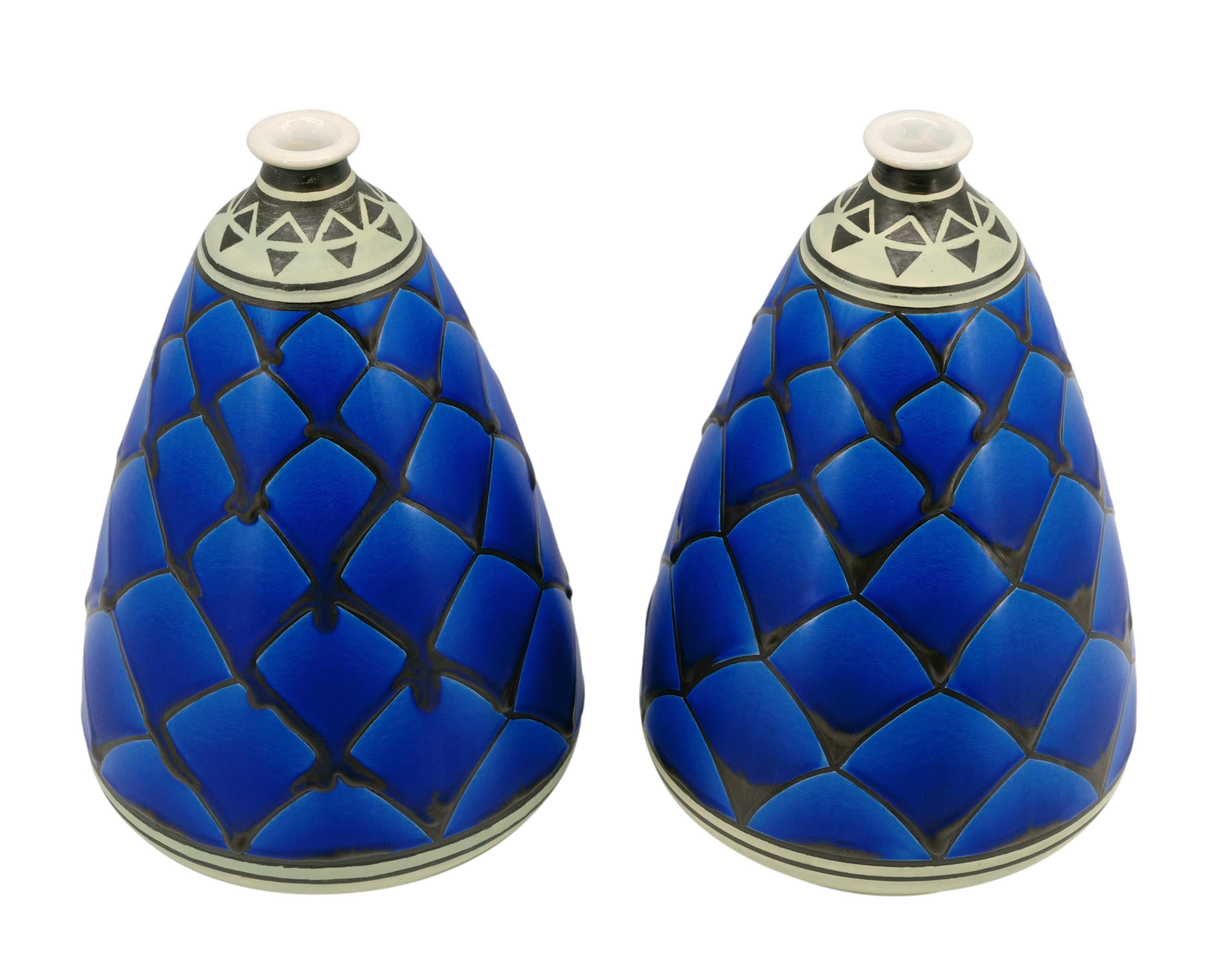 Début du 20ème siècle Moulin-des-Loups, Orchies, Paire de vases en céramique Art Déco français 1920 en vente