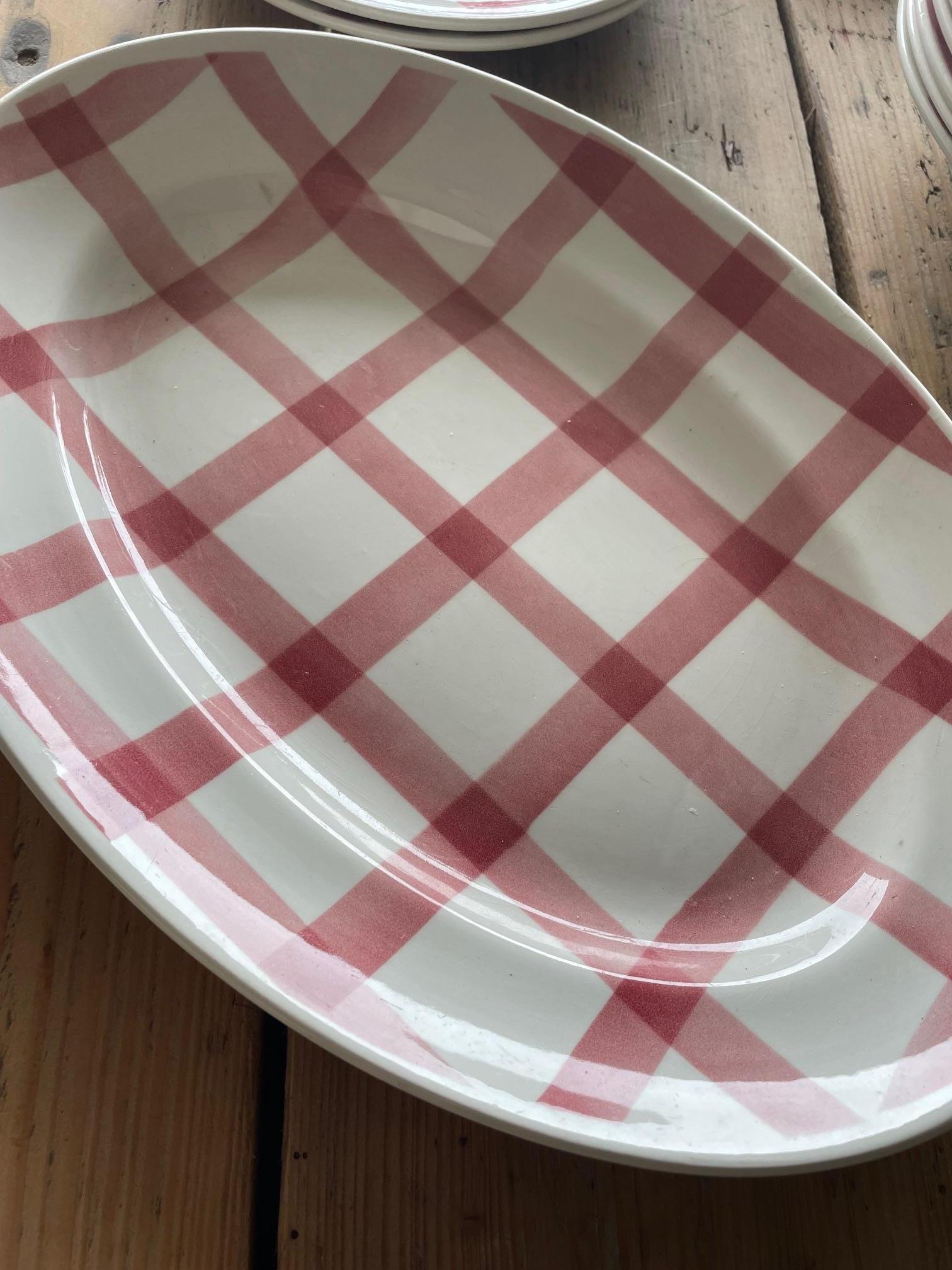 Mid-Century Modern Moulin des Loups pink tablecloth dinner service For Sale