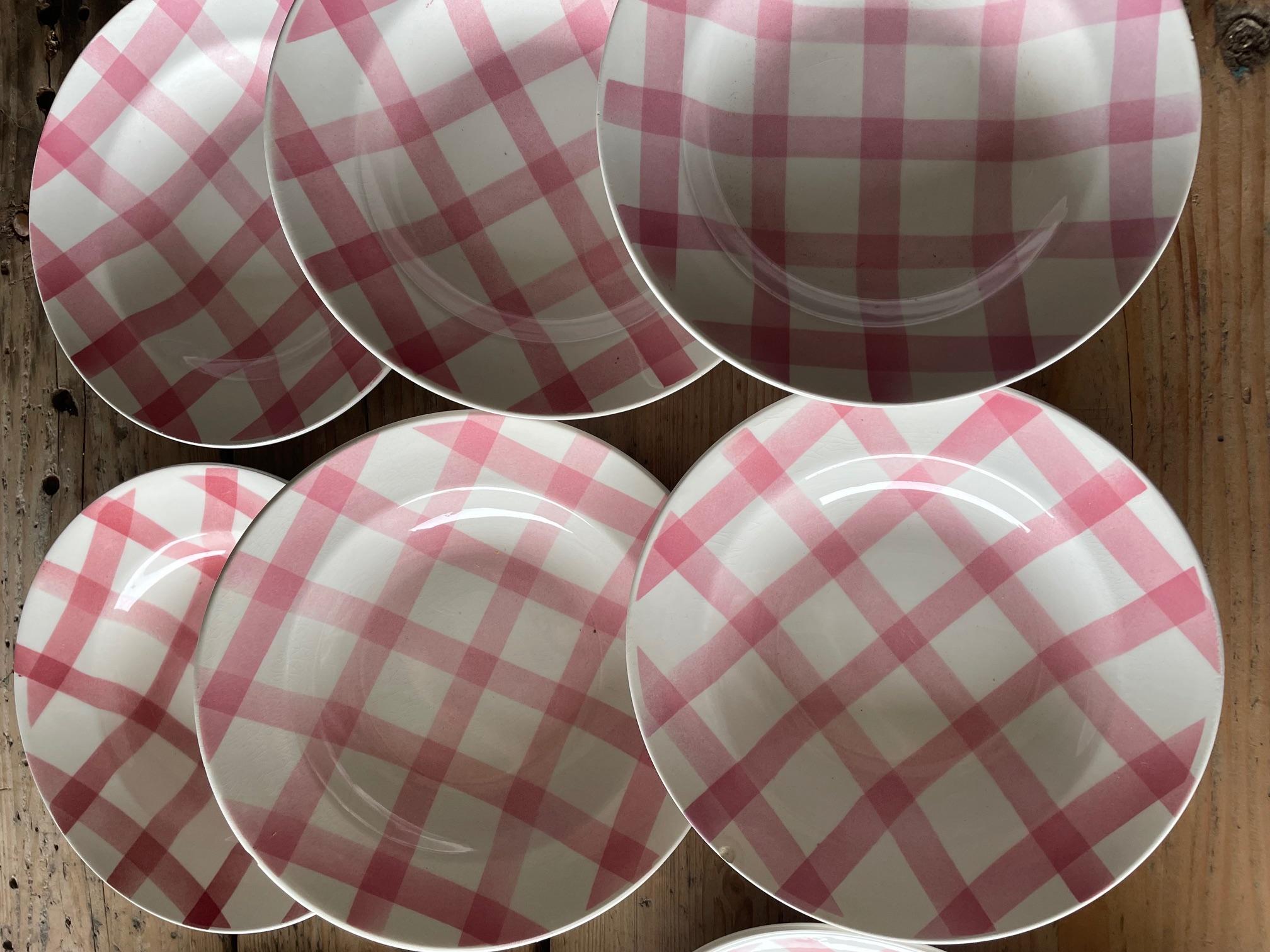 20th Century Moulin des Loups pink tablecloth dinner service For Sale