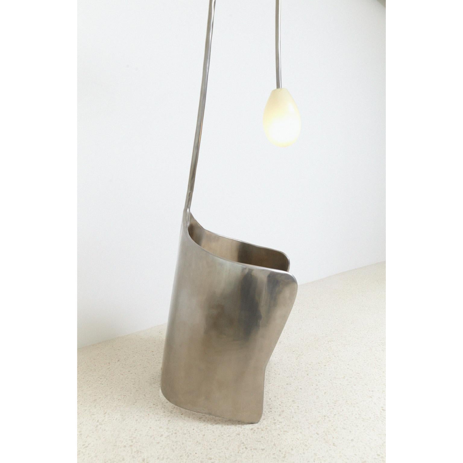 XXIe siècle et contemporain Lampadaire Moulin en laiton et verre soufflé à la main par Atelier Ellery en vente