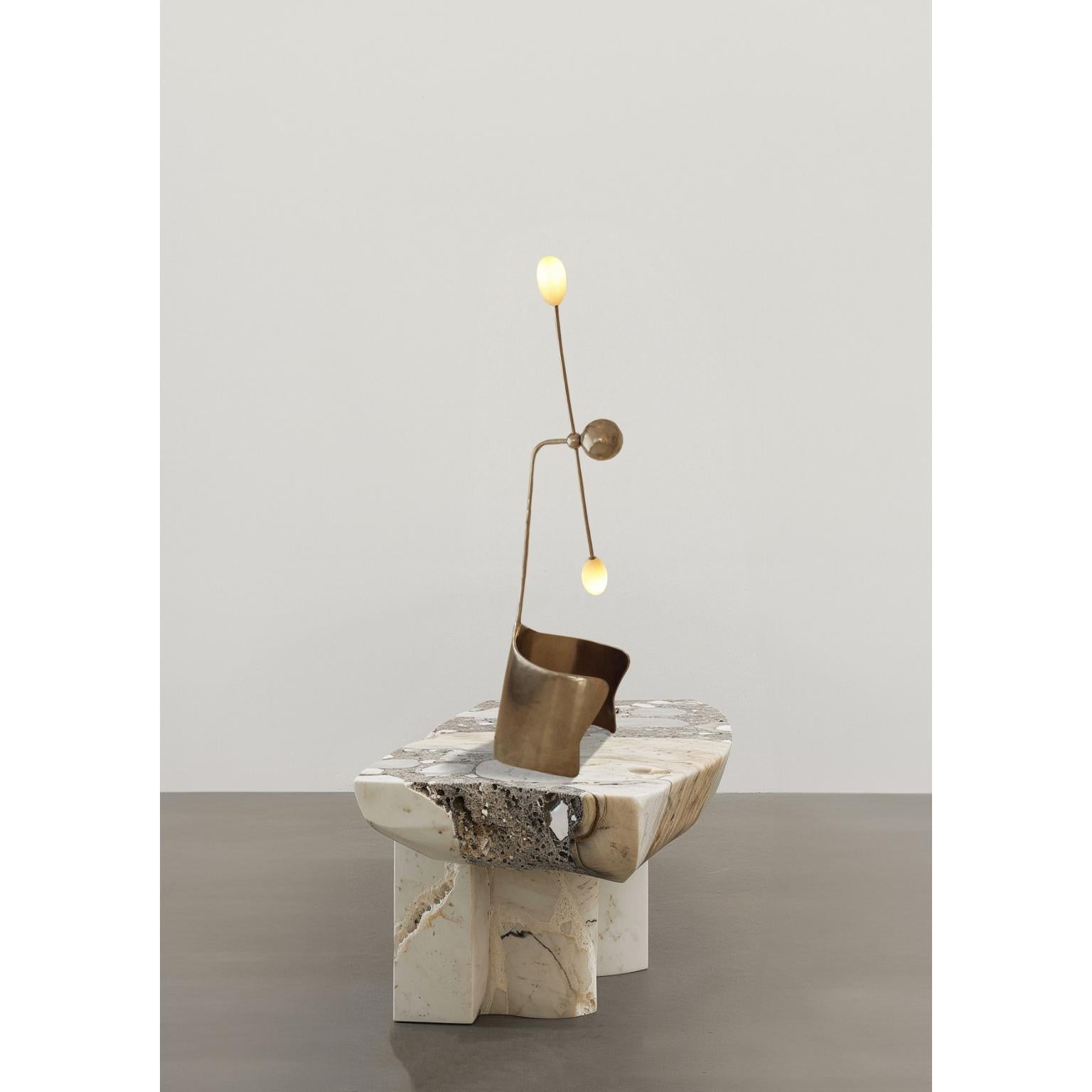 Lámpara de mesa Moulin de latón y cristal soplado a mano de Atelier Ellery Otro en venta