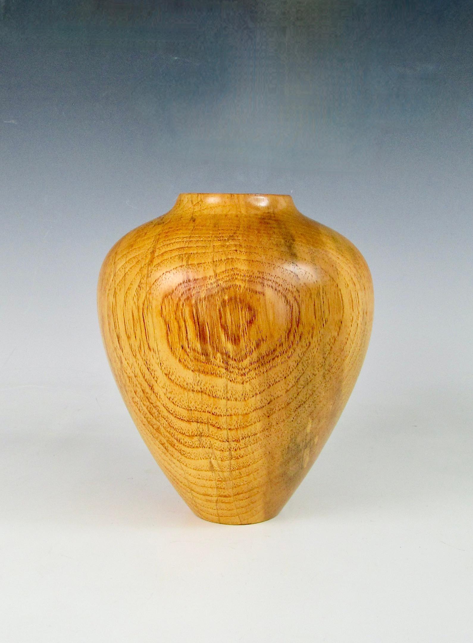 Moulthrop era spalted pecan turned wood vessel by Alan Raelston   In Good Condition For Sale In Ferndale, MI
