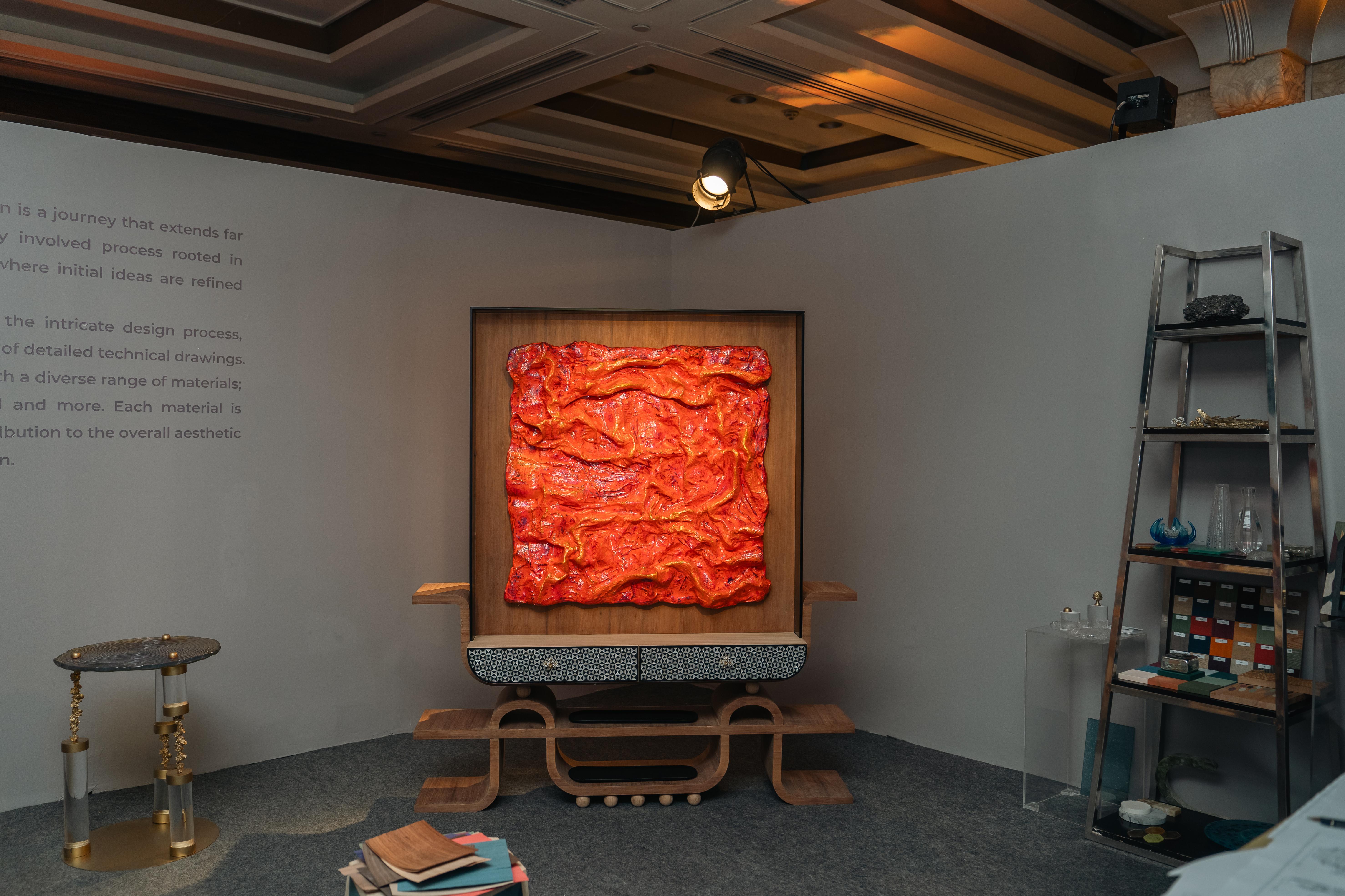 MOUNA - Separatore in Wood Wood, maniglie in ottone e intarsio in madreperla in vendita 1