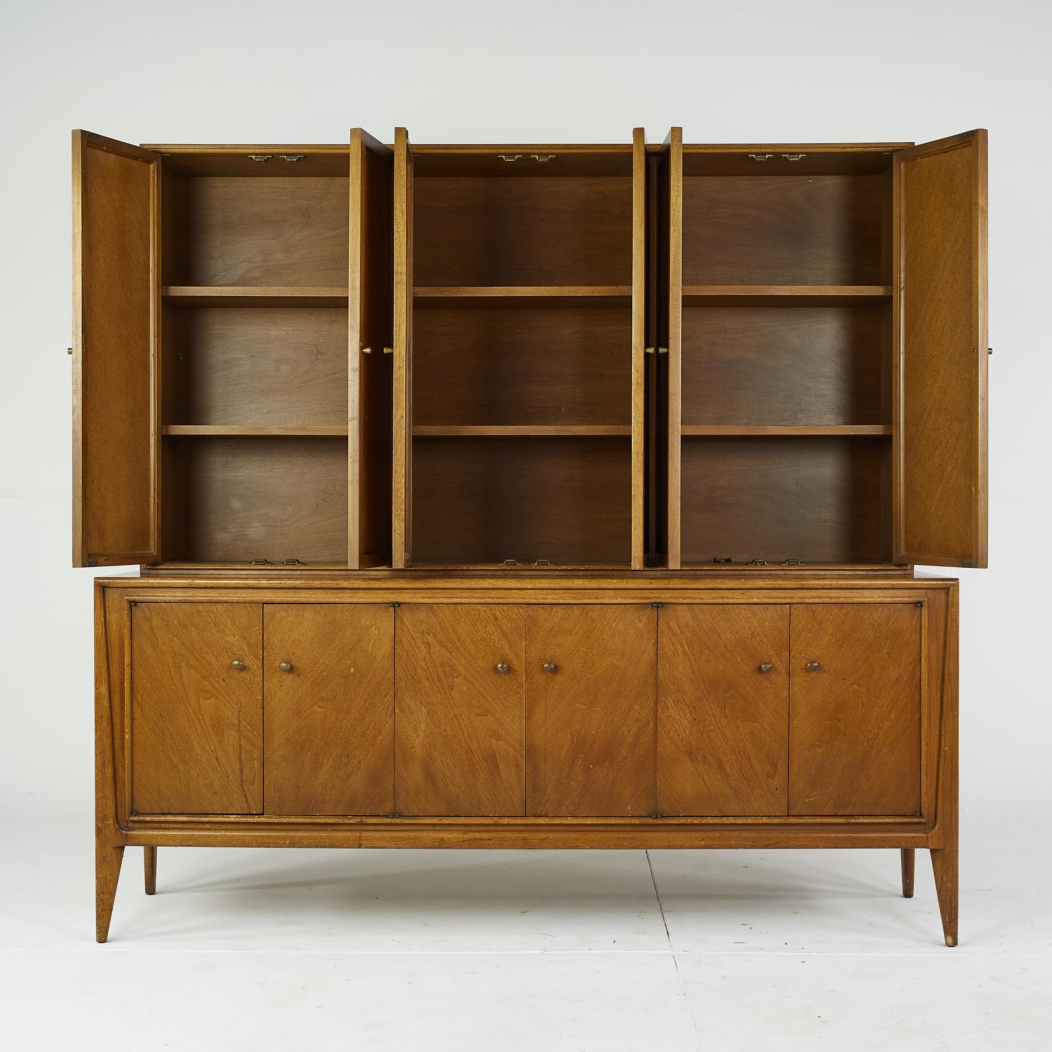 Mount Airy Facade Collection Mid Century Walnut Buffet and Hutch In Good Condition In Countryside, IL