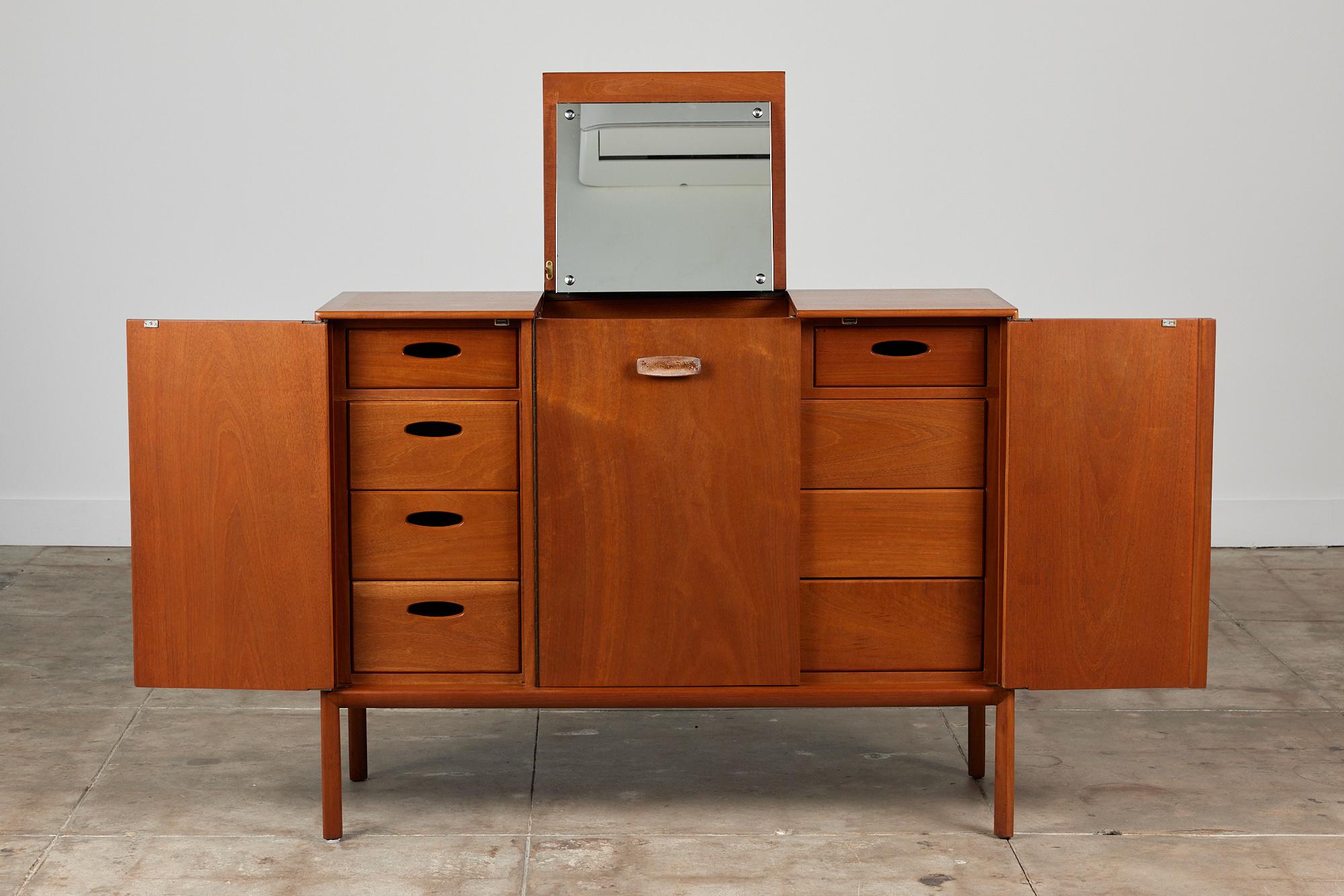 American Mount Airy Furniture Vanity Dresser For Sale