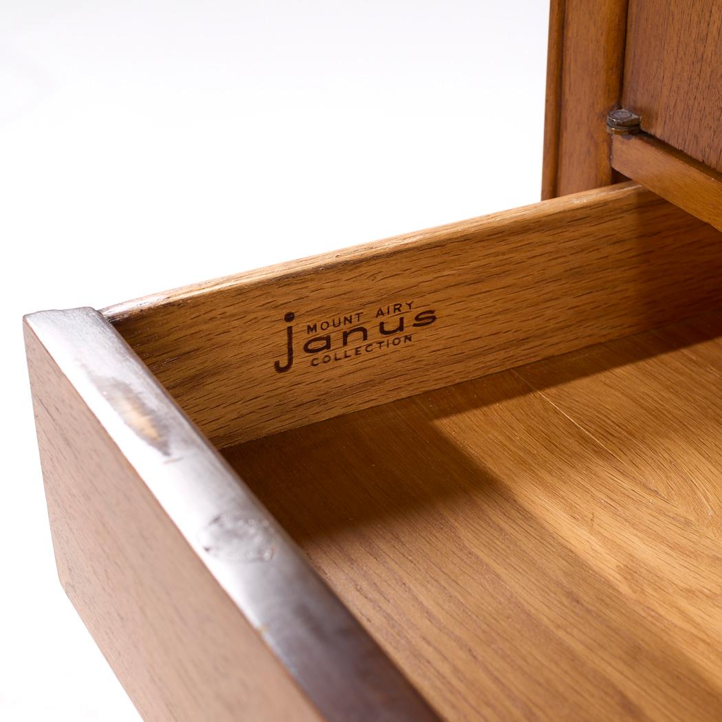Mount Airy Janus Mid Century Nussbaum Gentleman's Chest Highboy Dresser im Angebot 4
