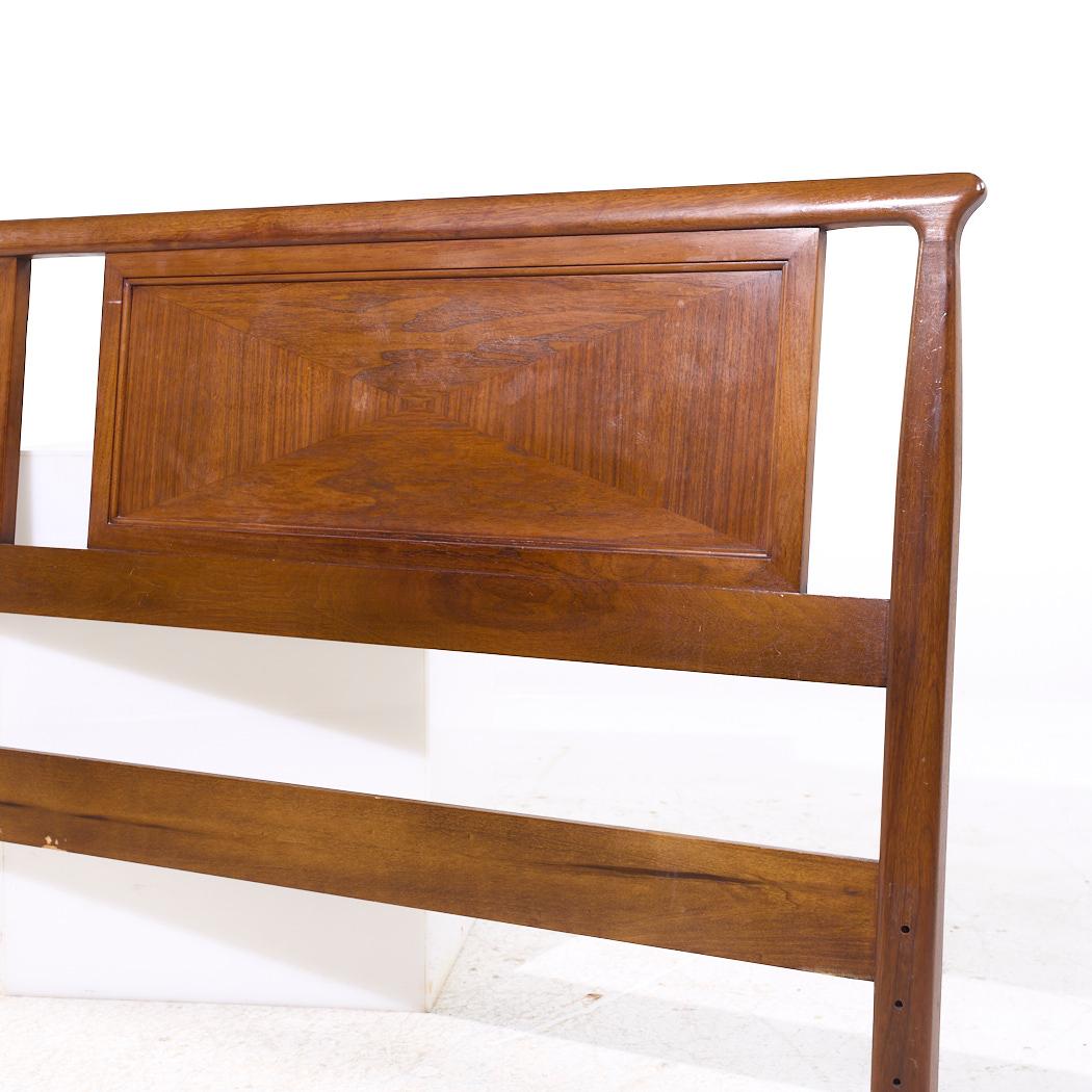 Mount Airy Janus Mid Century Walnut King Headboard In Good Condition For Sale In Countryside, IL