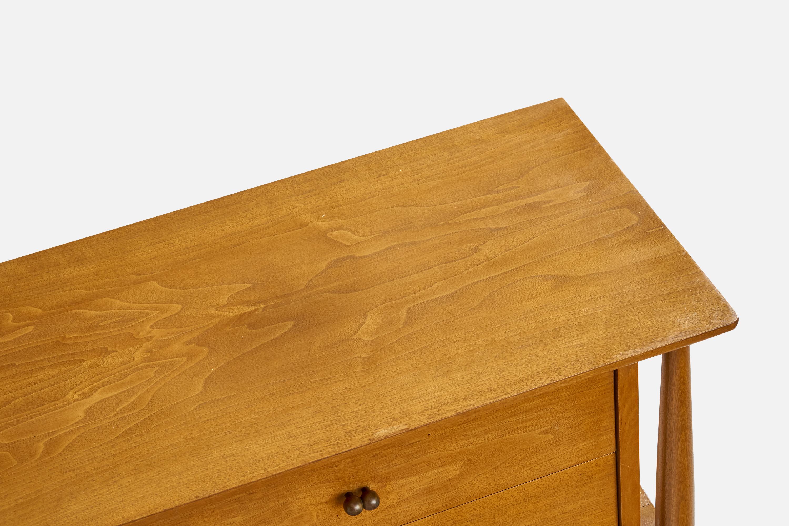 Milieu du XXe siècle Mount Airy, tables de nuit, noyer, laiton, États-Unis, années 1950 en vente