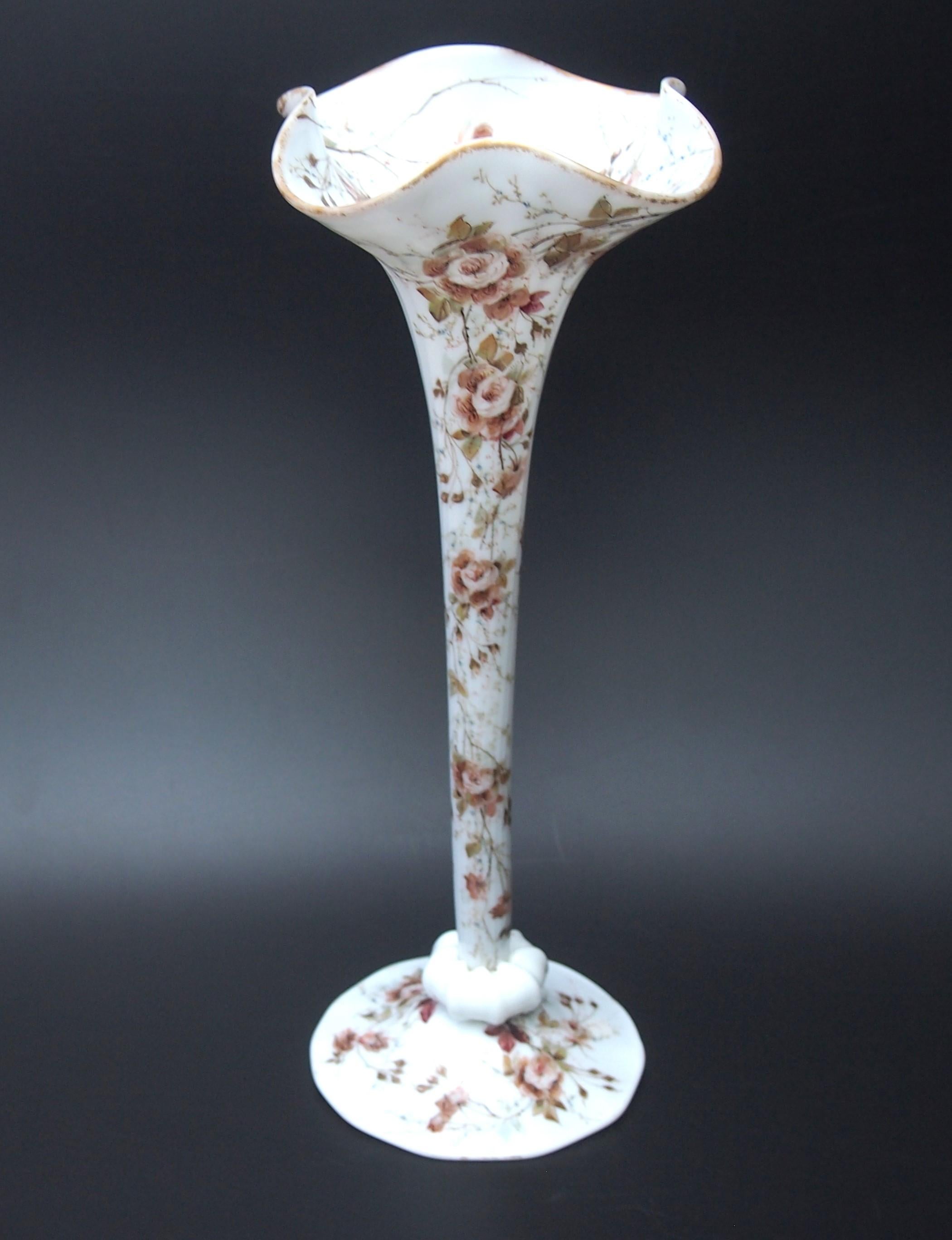 Mont Washington Kolonialgeschirr signierte Trompetenvase ca. 1907 1924 (amerikanisch) im Angebot